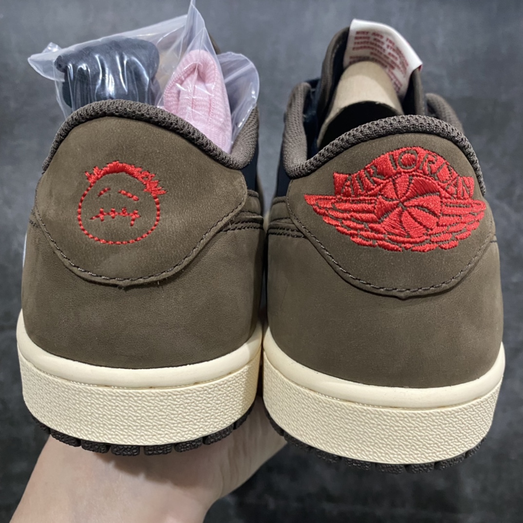 图片[4]-LJR版本最新批次nAir Jordan 1 x Travis ScottnAJ1 x TS联名黑棕倒钩一代CQ4277-001n区别各大代号版本n所有皮料均来自原厂 所有细节均多次校对n针车效果同步原鞋 刺绣拉到原厂定做n原楦原纸板开发 后跟弧度收口自然不对折极致一眼正品既视感 进口玻璃冲刀皮料裁剪零毛边承诺百分百一致原鞋 鞋面清洁度最高 QC检验标准 控制溢胶 鞋盒、防尘纸 配件鞋带 均采购来自原厂 尺码：40.5-47.5-莆田鞋批发中心