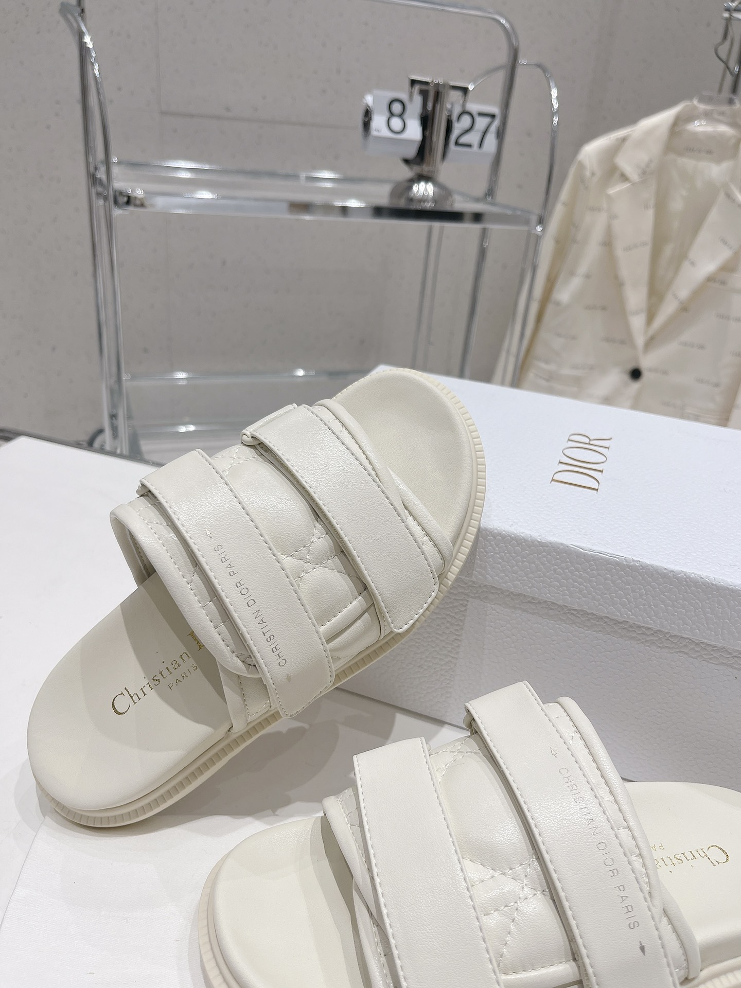 Dior Dior迪奥新款厚底电绣牛皮凉拖鞋 耐看的懒人拖鞋 精美