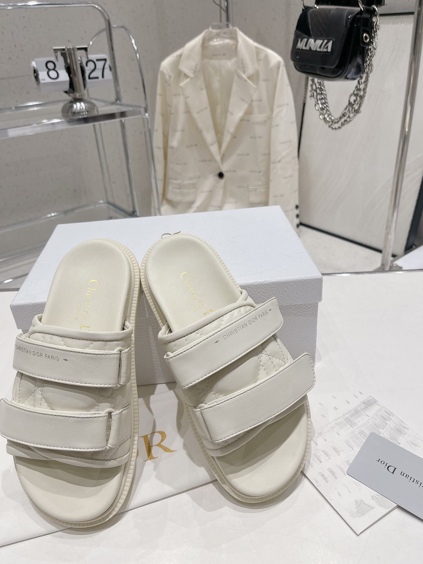 Dior Dior迪奥新款厚底电绣牛皮凉拖鞋 耐看的懒人拖鞋 精美
