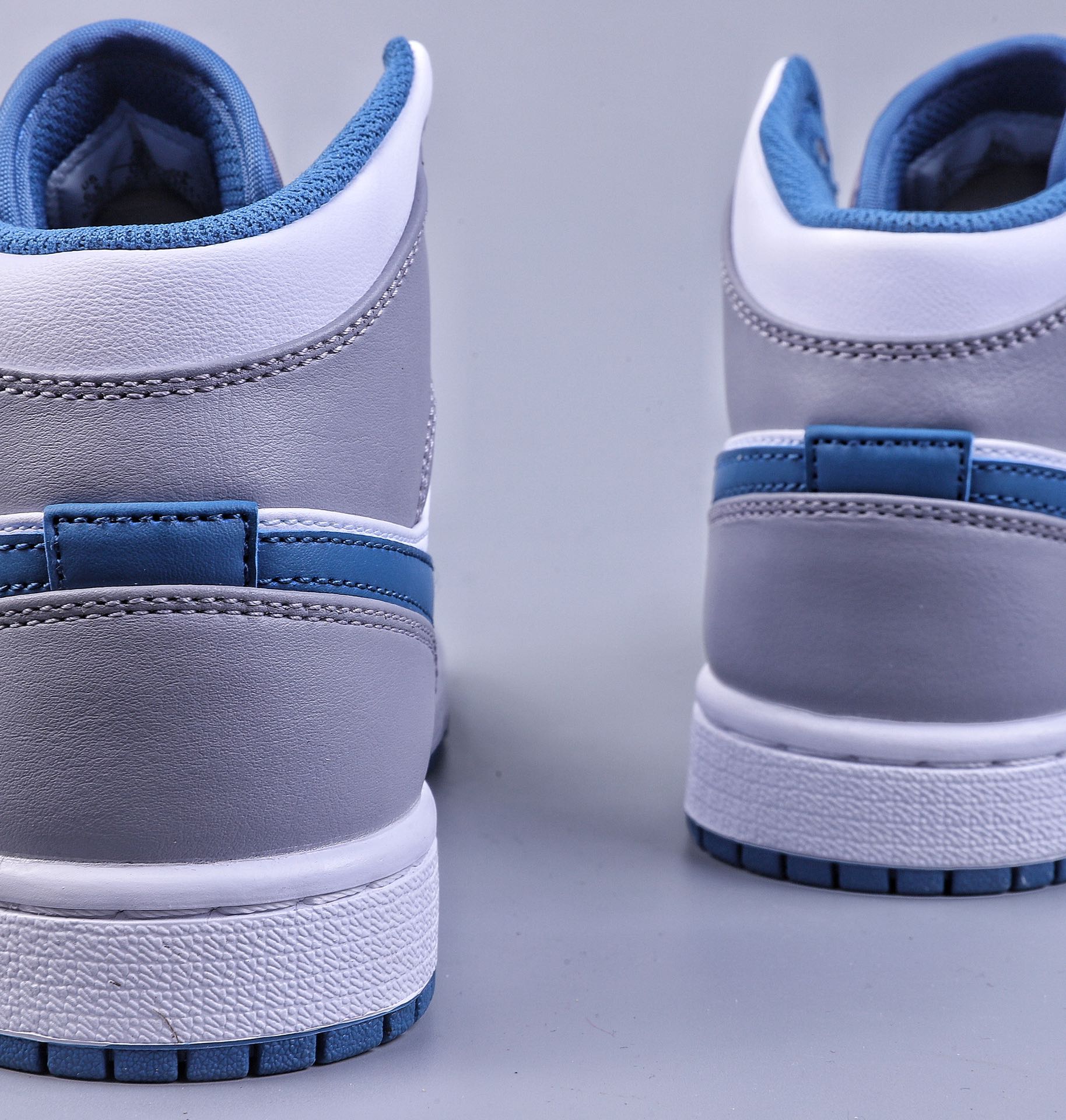 220 Air Jordan 1 Mid ”True Blue” AJ1 乔1真蓝色 中帮篮球鞋 DQ8423-014