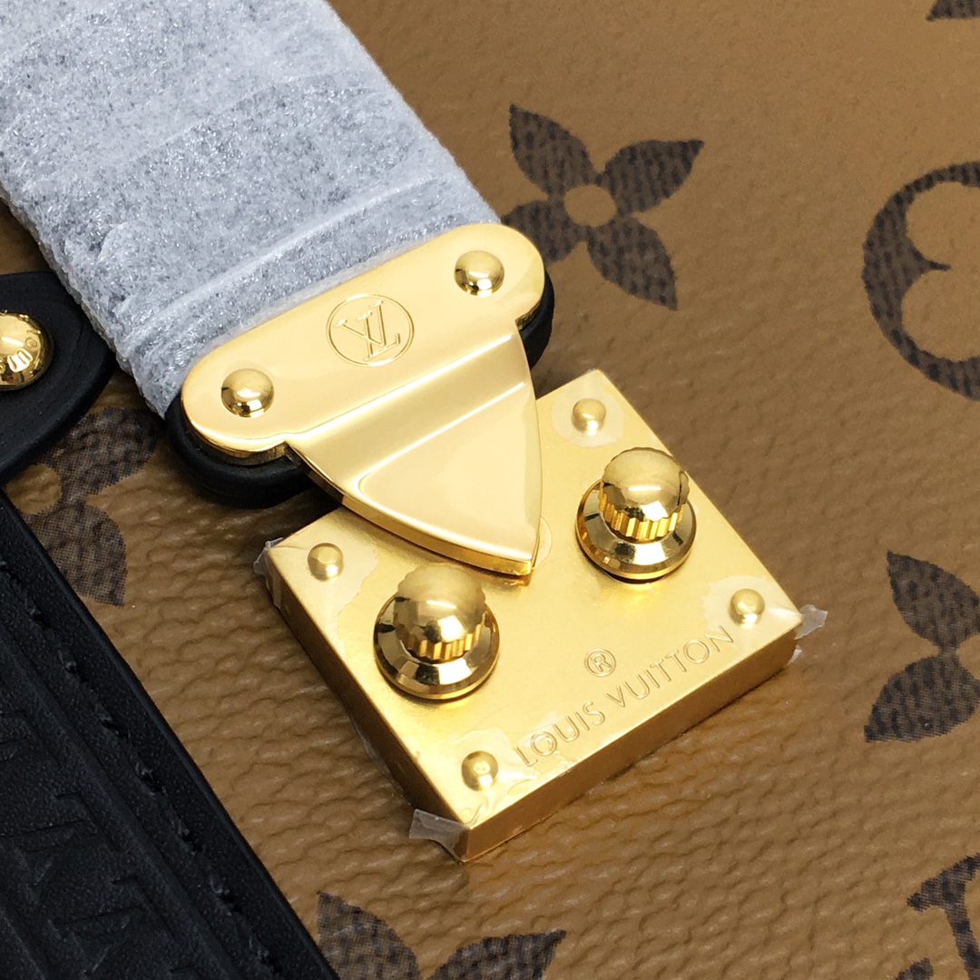 Louis Vuitton Side Trunk Small Handbag Monogram Canvas Leather, 21 x 14 x 6 cm 6 i1677462562 7207 4