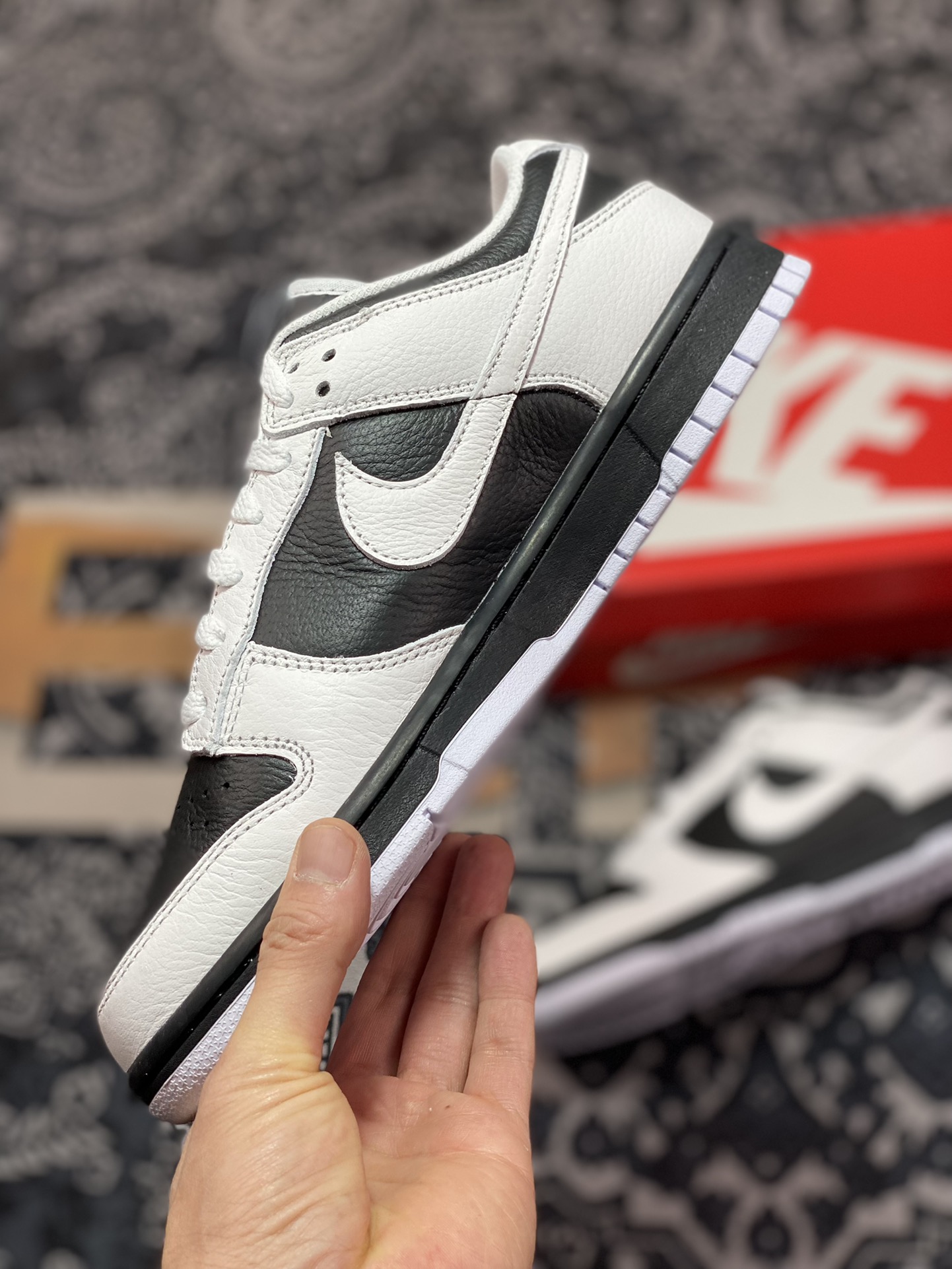 ” dunk”扣篮系列低帮休闲运动滑板板鞋“白黑翻转熊猫”9064-011