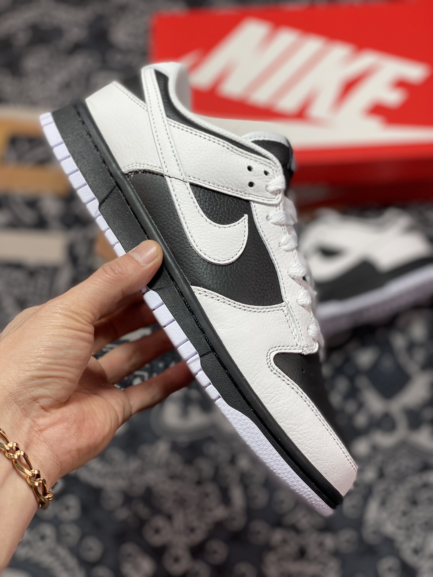 ” dunk”扣篮系列低帮休闲运动滑板板鞋“白黑翻转熊猫”9064-011