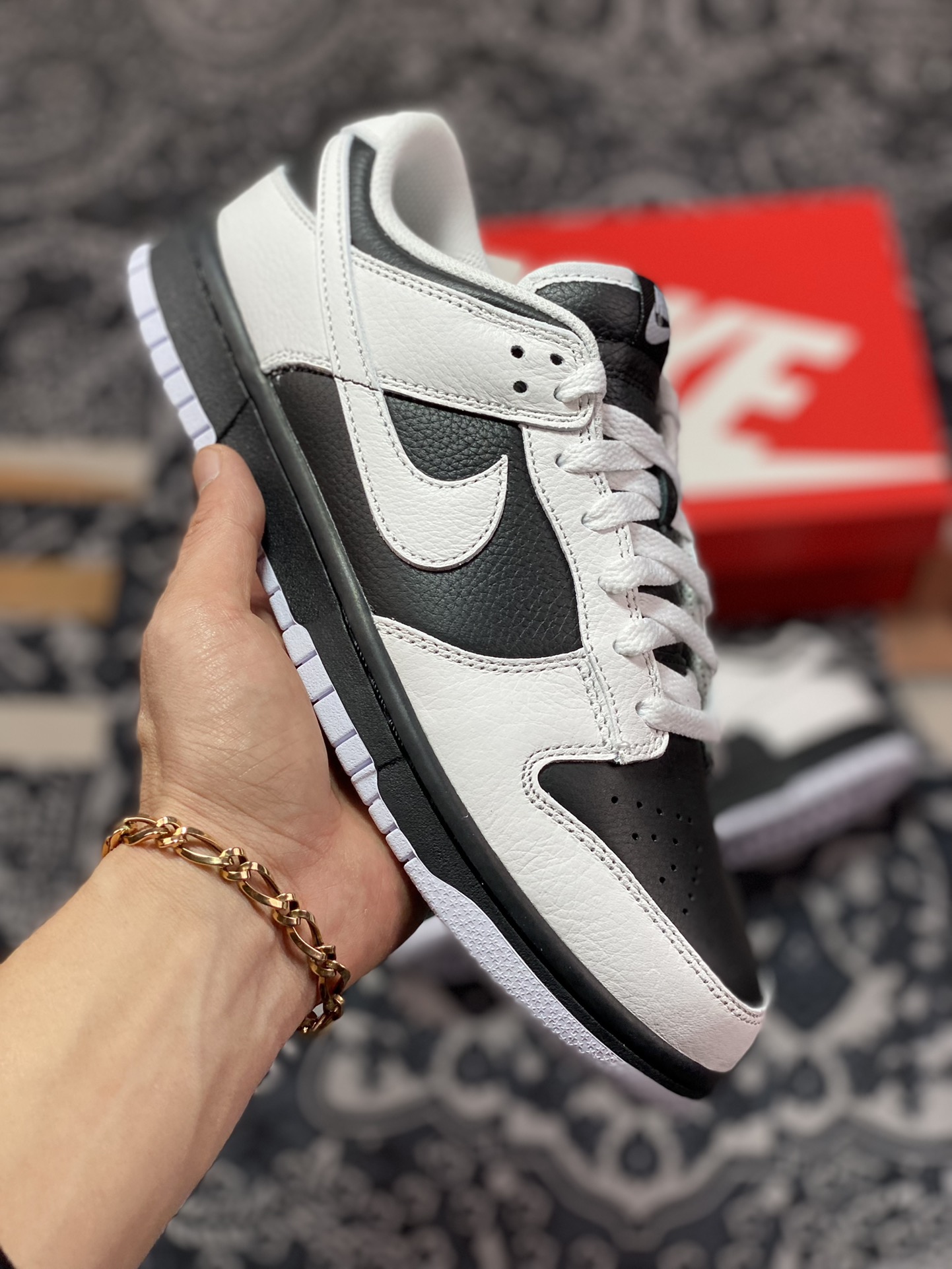 ” dunk”扣篮系列低帮休闲运动滑板板鞋“白黑翻转熊猫”9064-011