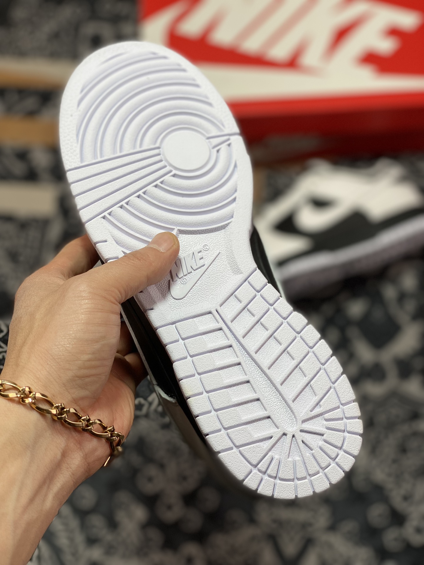 ” dunk”扣篮系列低帮休闲运动滑板板鞋“白黑翻转熊猫”9064-011