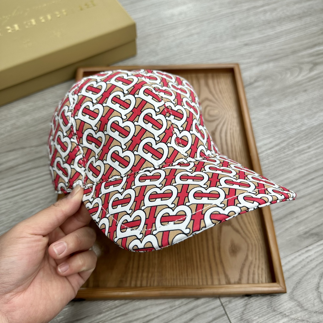 🌹。B家。【超A品质】最新款！时尚潮流，高端做工！每一个帽子都是用心之作！牛津材质！头层牛皮！配盒子、防