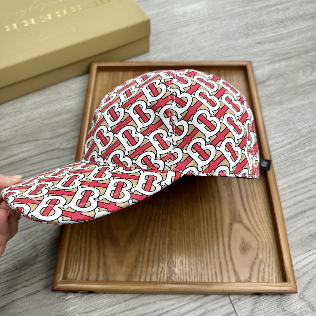 🌹。B家。【超A品质】最新款！时尚潮流，高端做工！每一个帽子都是用心之作！牛津材质！头层牛皮！配盒子、防