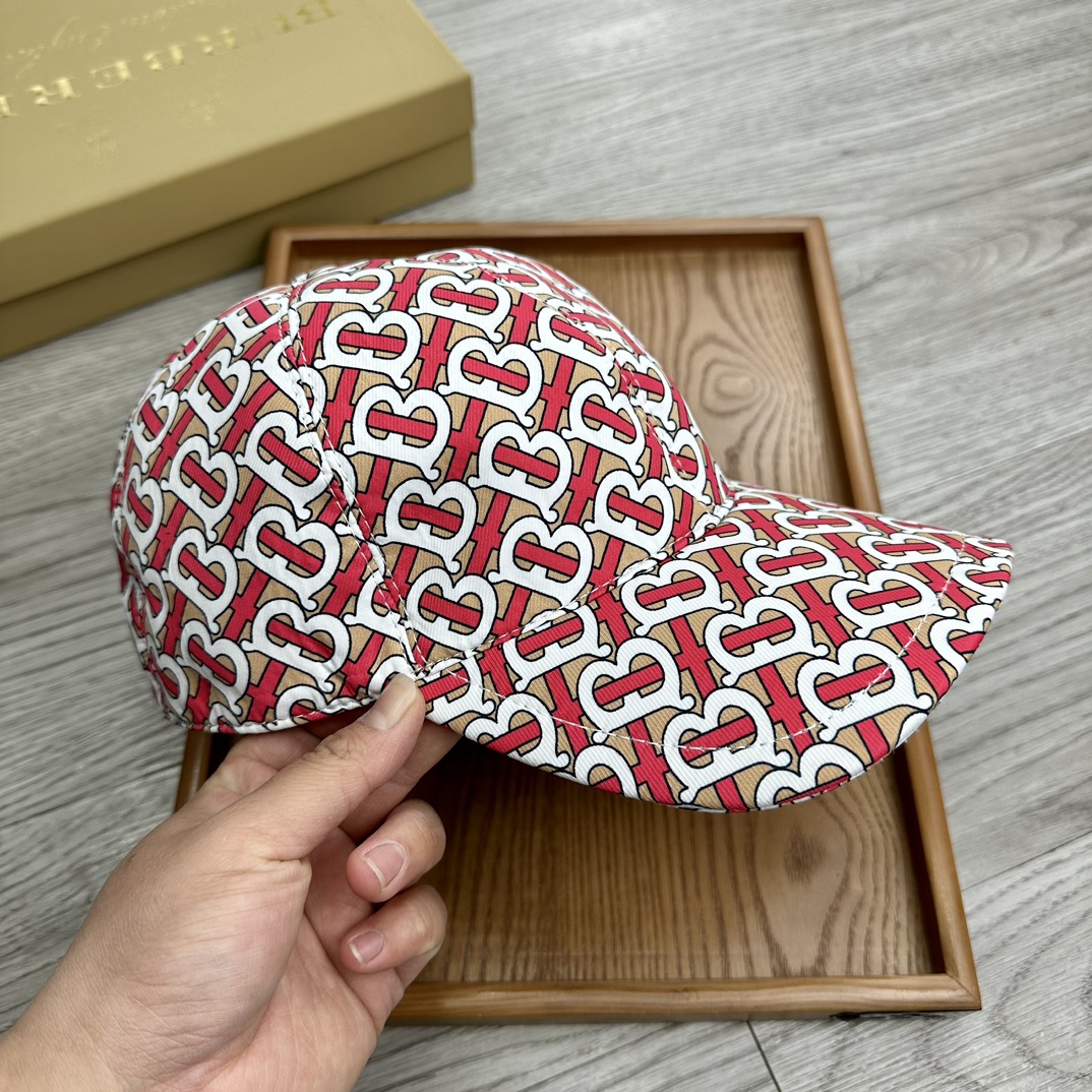 🌹。B家。【超A品质】最新款！时尚潮流，高端做工！每一个帽子都是用心之作！牛津材质！头层牛皮！配盒子、防