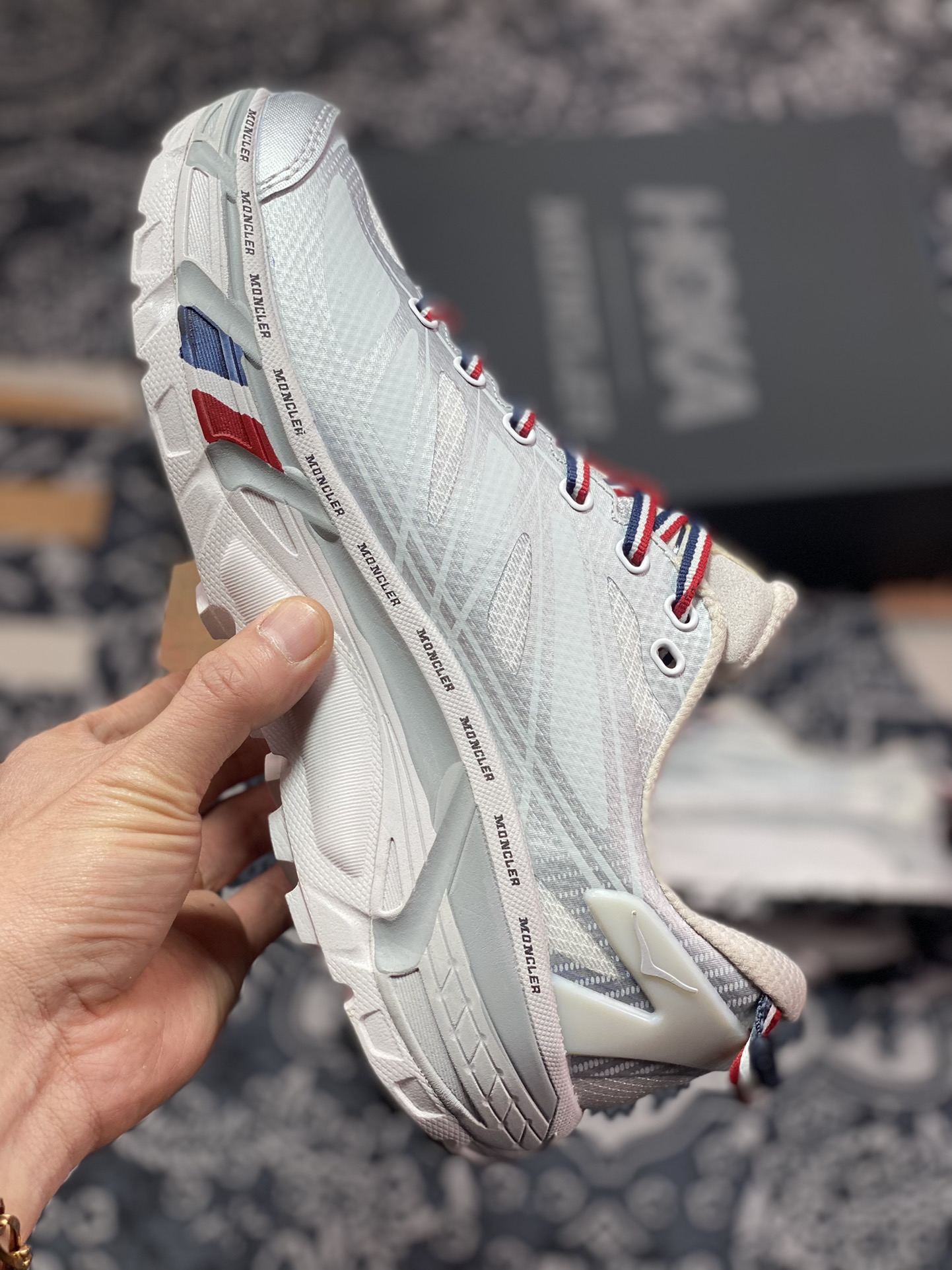 Moncler x HOKA ONE ONE Mafate Speed ??2 Low Mafate 2 generation jogging shoes ”Co-branded cloud white dark blue red” 1129992/NCHMS