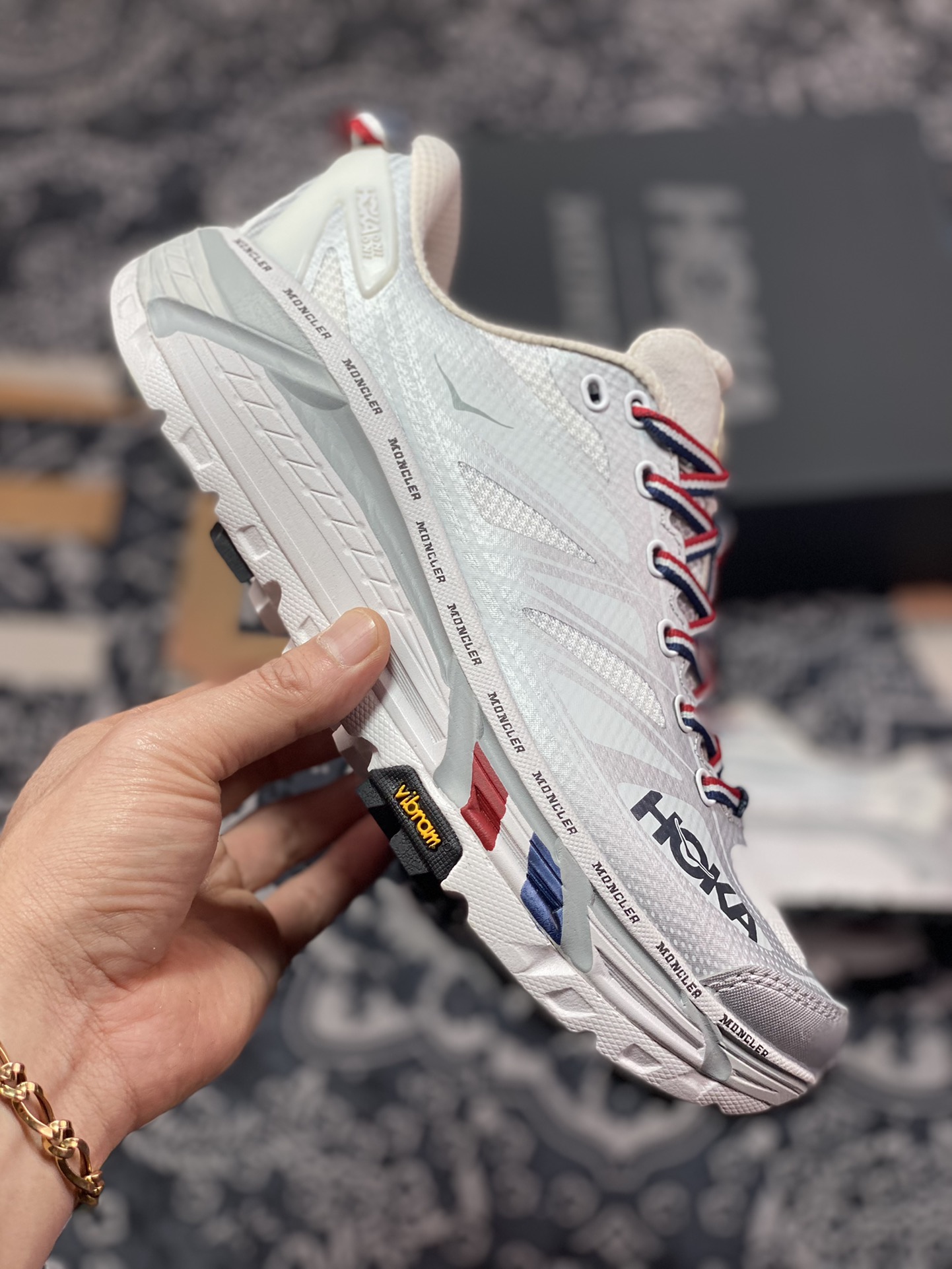 Moncler x HOKA ONE ONE Mafate Speed ??2 Low Mafate 2 generation jogging shoes ”Co-branded cloud white dark blue red” 1129992/NCHMS