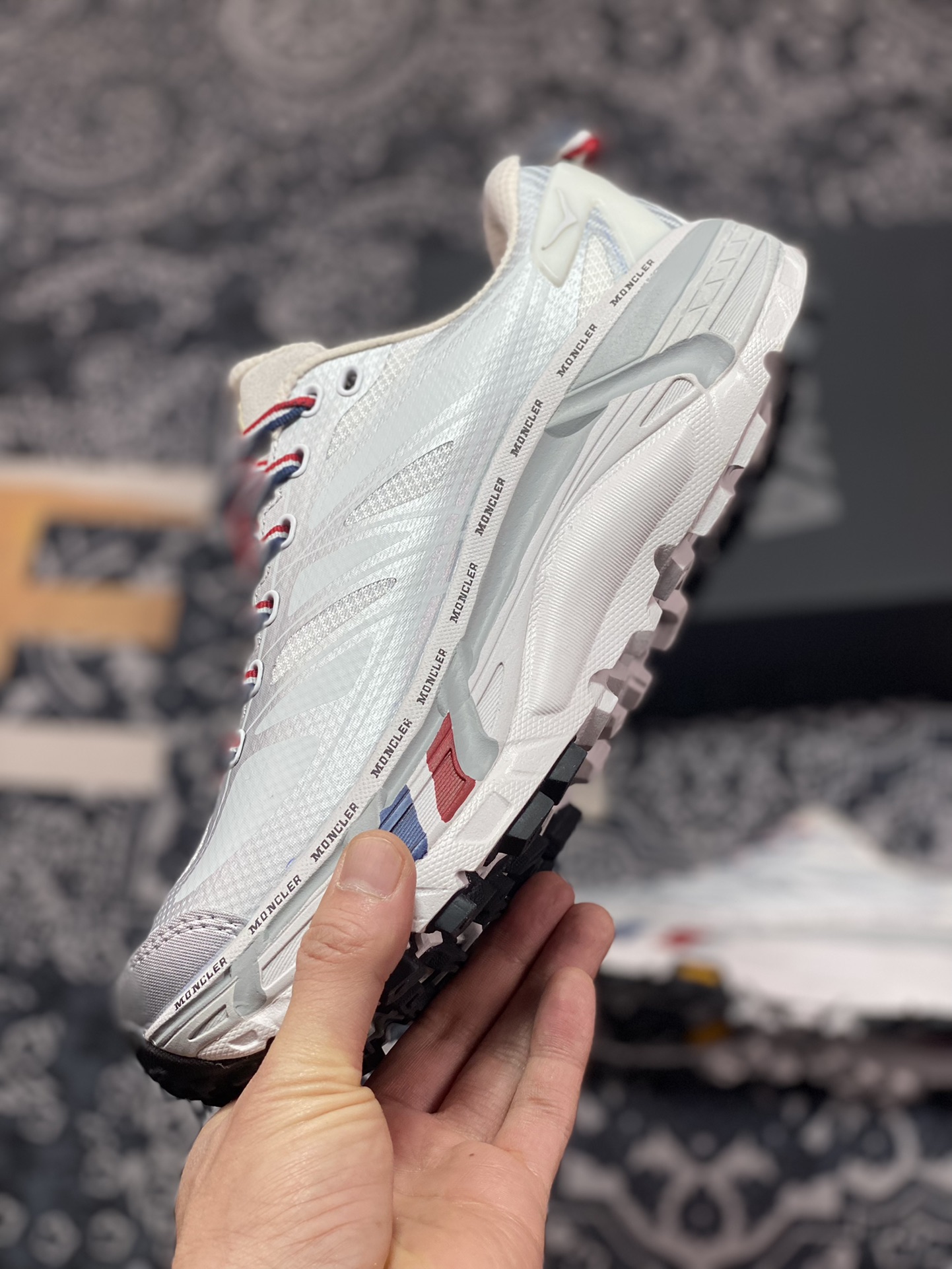 Moncler x HOKA ONE ONE Mafate Speed ??2 Low Mafate 2 generation jogging shoes ”Co-branded cloud white dark blue red” 1129992/NCHMS