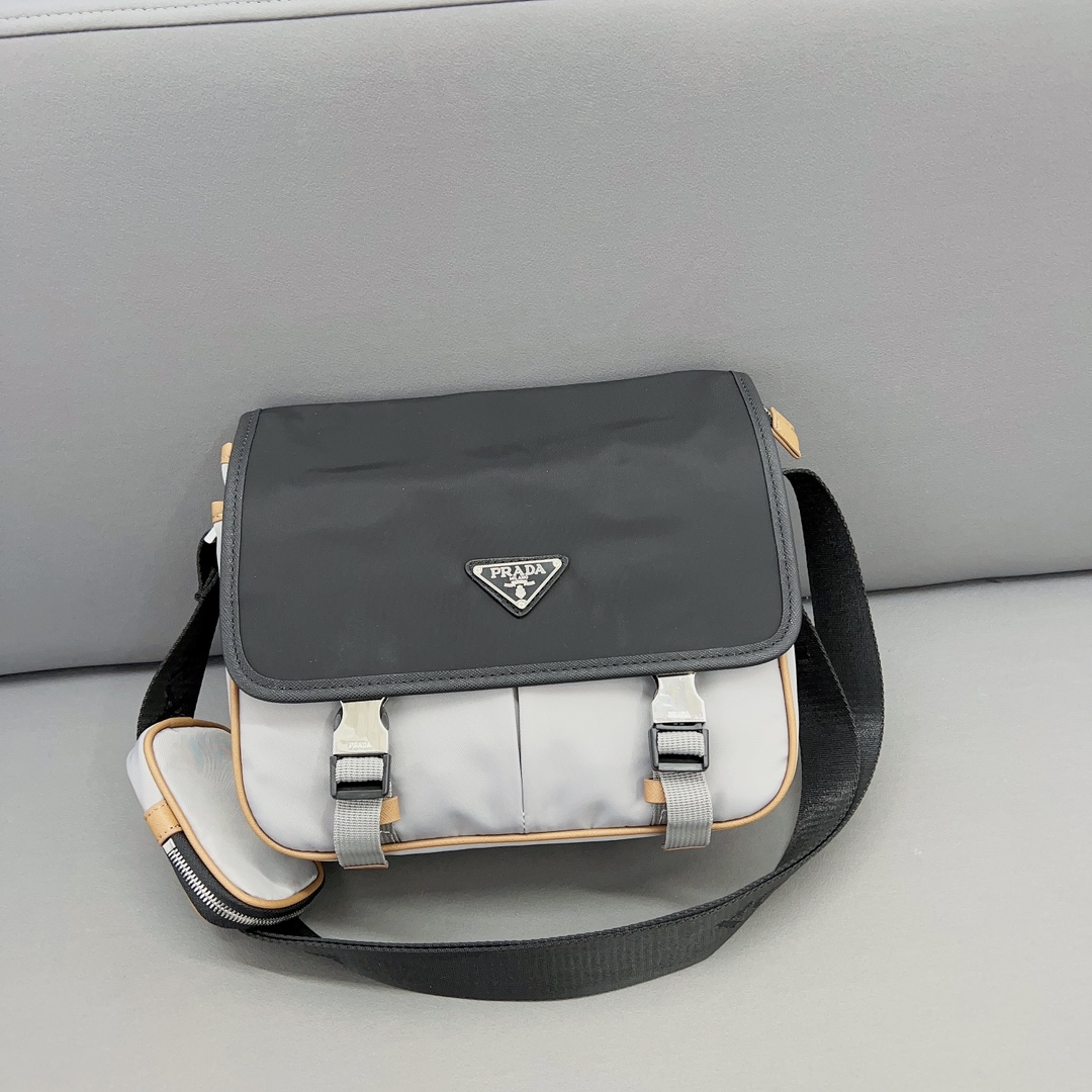 Prada Sacs À Bandoulière & À Épaule Sacs Besace Nylon