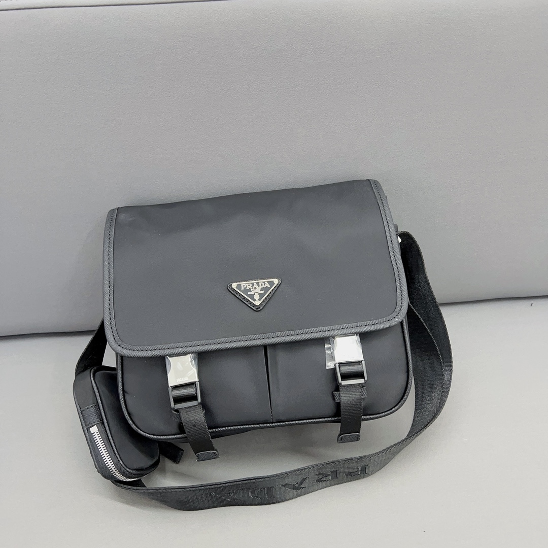 Prada Sacs À Bandoulière & À Épaule Sacs Besace Nylon