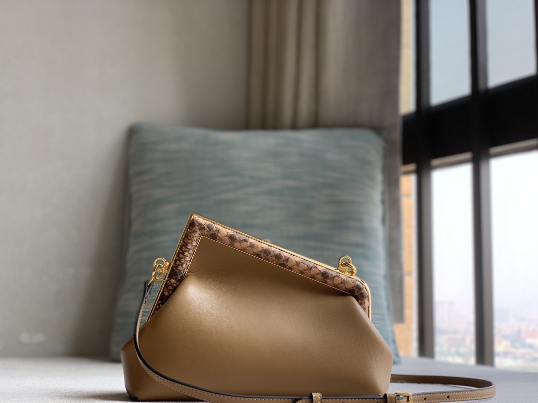 Fendi First series genuine snakeskin small handbag, made of lambskin, decorated with an oversized F metal buckle, and covered with luxurious pyth