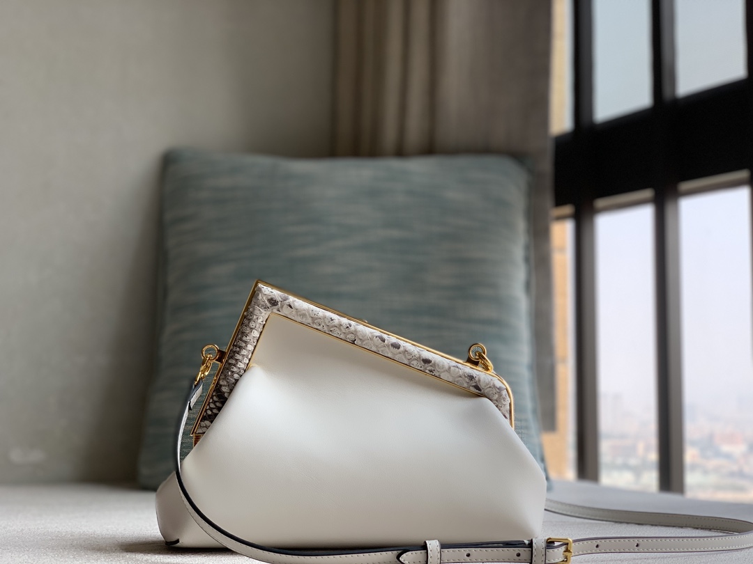 Fendi First series genuine snakeskin small handbag, made of lambskin, decorated with an oversized F metal buckle, and covered with luxurious pyth