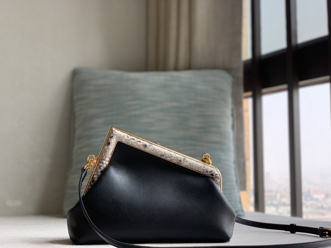 Fendi First series genuine snakeskin small handbag, made of lambskin, decorated with an oversized F metal buckle, and covered with luxurious pyth