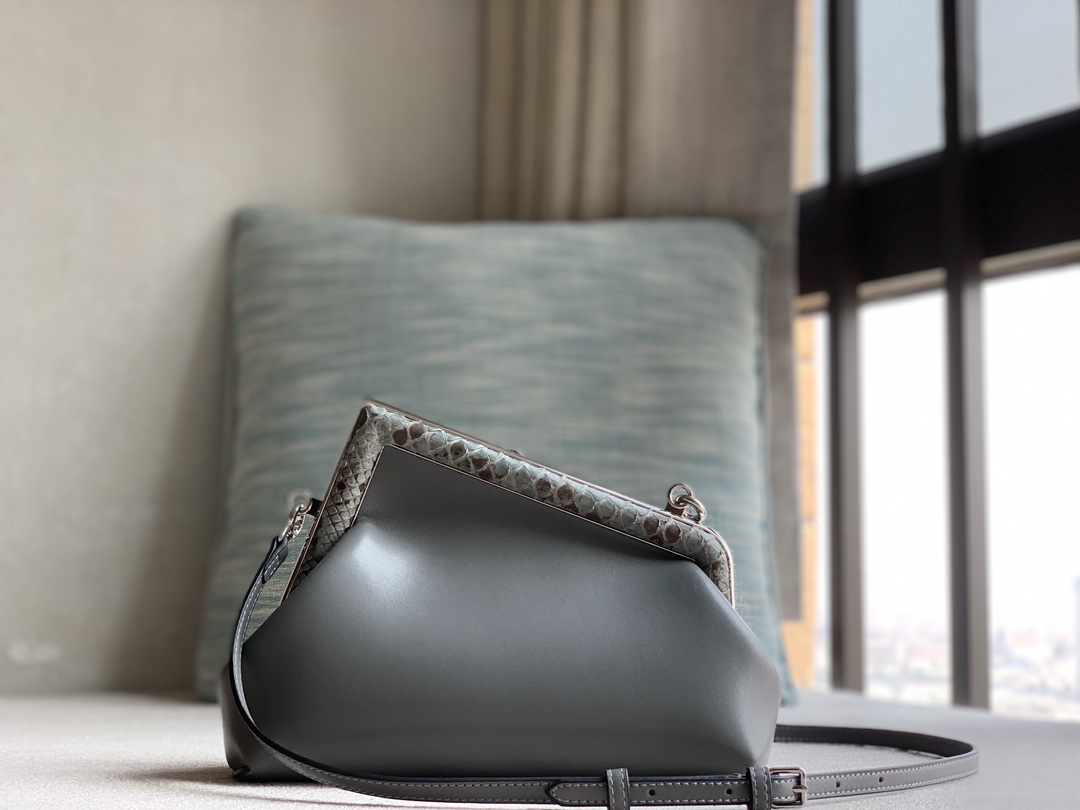 Fendi First series genuine snakeskin small handbag, made of lambskin, decorated with an oversized F metal buckle, and covered with luxurious pyth