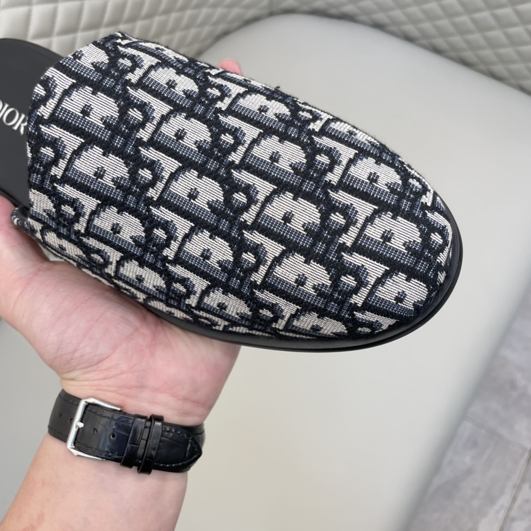 Precio de venta: P150 Marca comercial: Dio* Media zapatillaTalla: 38-44 (se puede personalizar hasta