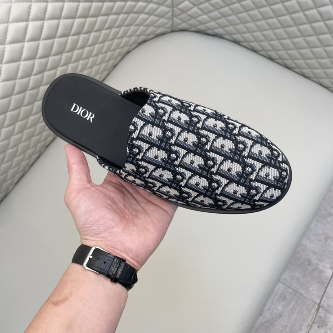 Precio de venta: P150 Marca comercial: Dio* Media zapatillaTalla: 38-44 (se puede personalizar hasta