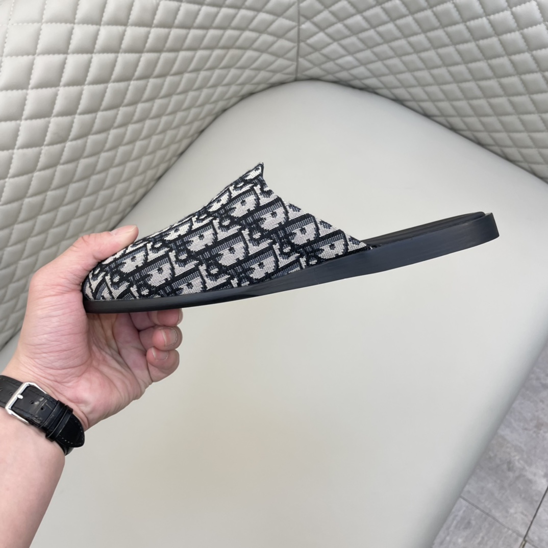 Precio de venta: P150 Marca comercial: Dio* Media zapatillaTalla: 38-44 (se puede personalizar hasta