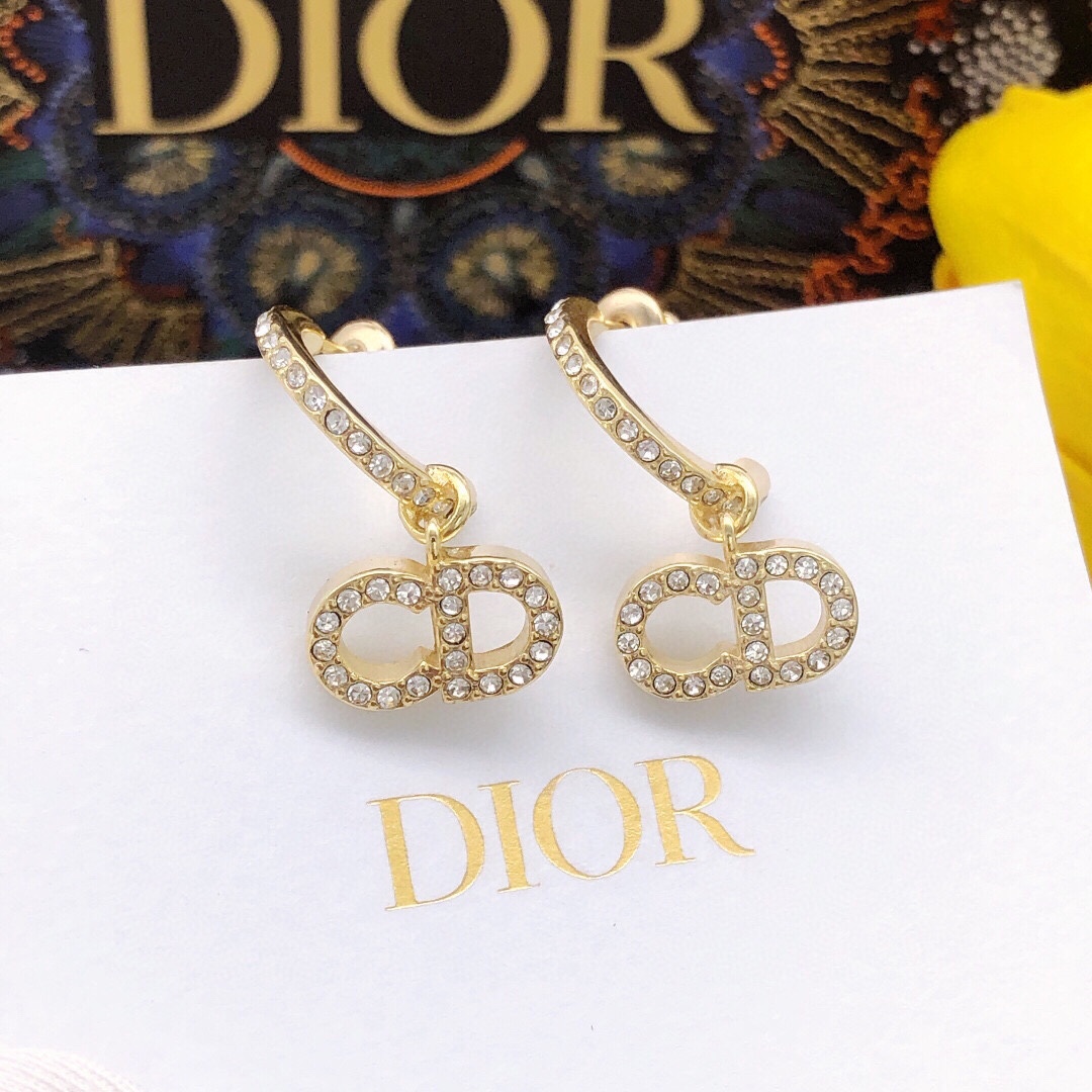 NO:107243,Number DED0411 Dior CD diamond-inlaid earrings The new counter model is very beautiful. Beautiful, romantic. Must-have for human hands. Popular little red book. Selected zp consistent materials. Super nice ear hooks, jewelry quality, dior, dior, earrings19860909编号DED0411 Dior 迪奥 CD镶钻耳环 专柜新款上市美得不要不要的 唯美 浪漫 人手必备款 火爆小红书 精选zp一致材质 超 nice 耳勾,饰品精品,dior,dior,earrings,Jewelry