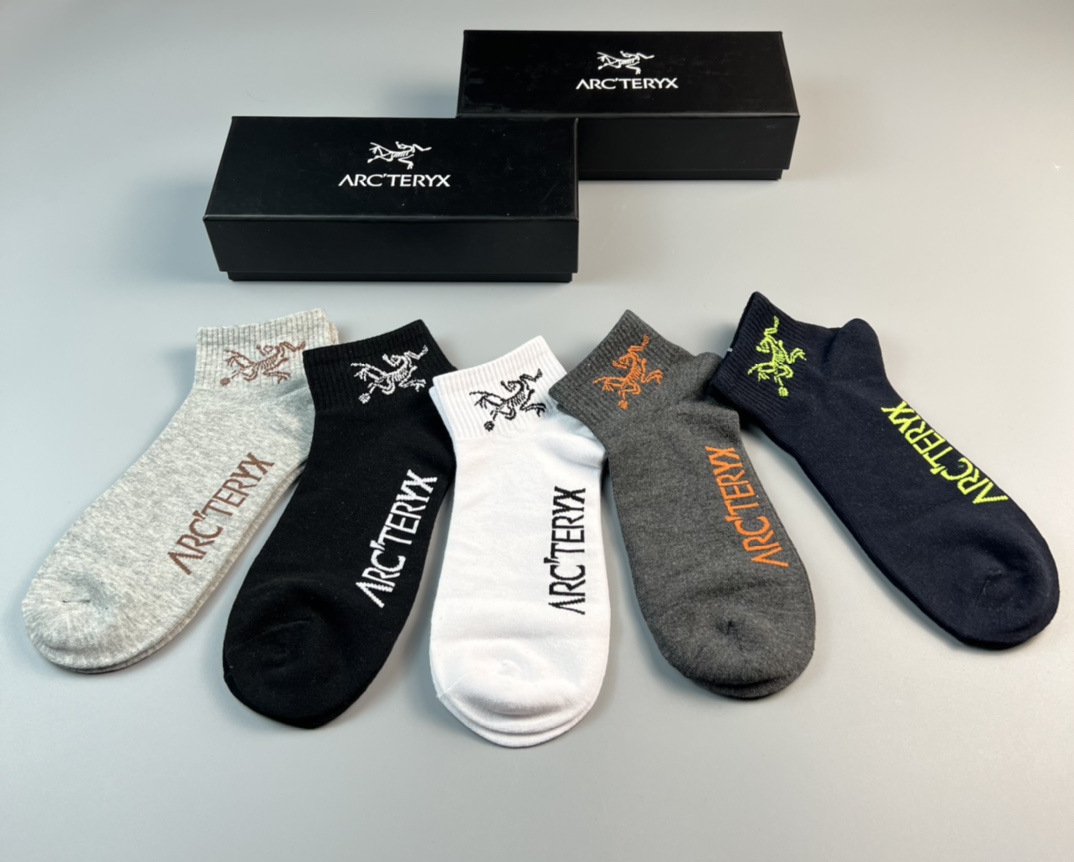 🔥🔥🔥ARC·TERYX（始祖鸟）春季新品、火爆款、纯棉质量、穿着舒适透气性强，一盒5对入👍