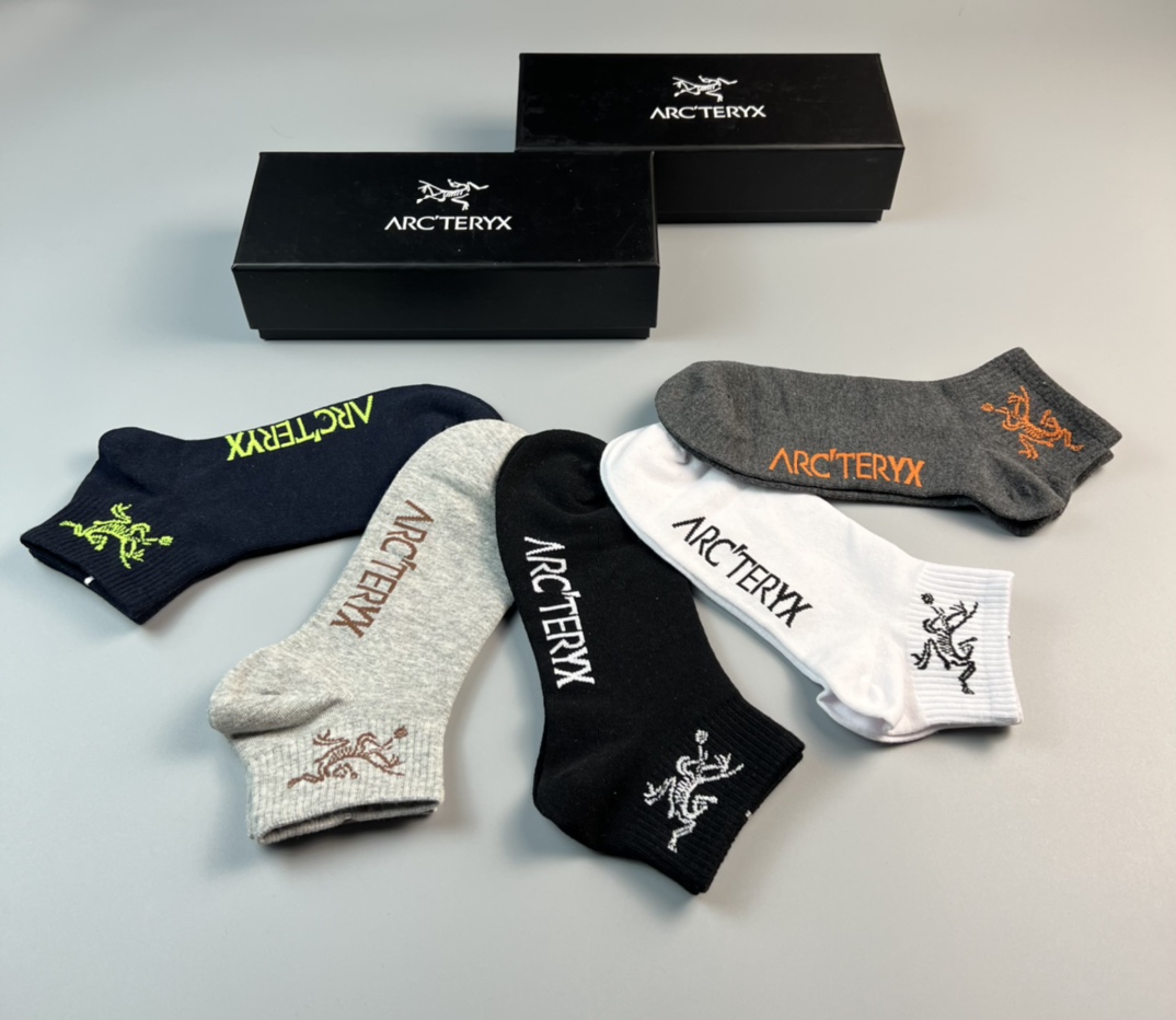 🔥🔥🔥ARC·TERYX（始祖鸟）春季新品、火爆款、纯棉质量、穿着舒适透气性强，一盒5对入👍