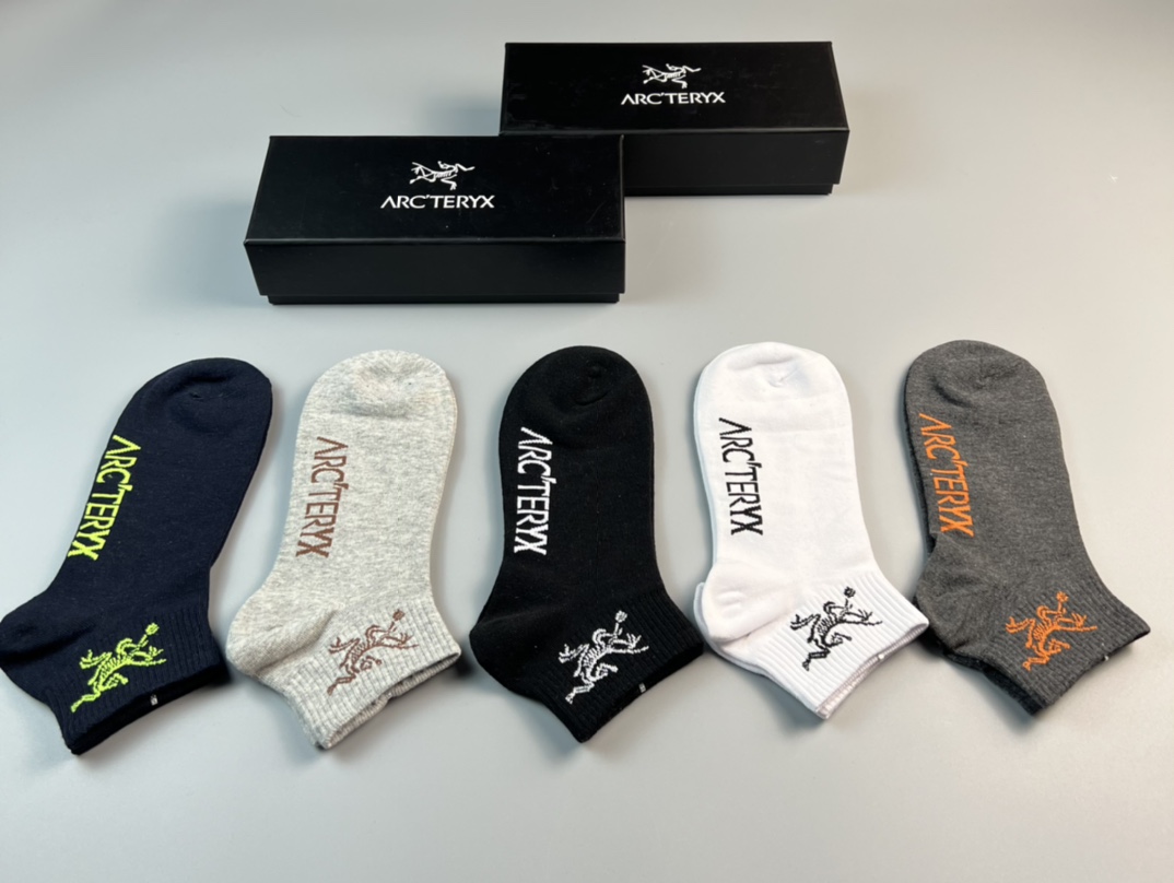 🔥🔥🔥ARC·TERYX（始祖鸟）春季新品、火爆款、纯棉质量、穿着舒适透气性强，一盒5对入👍