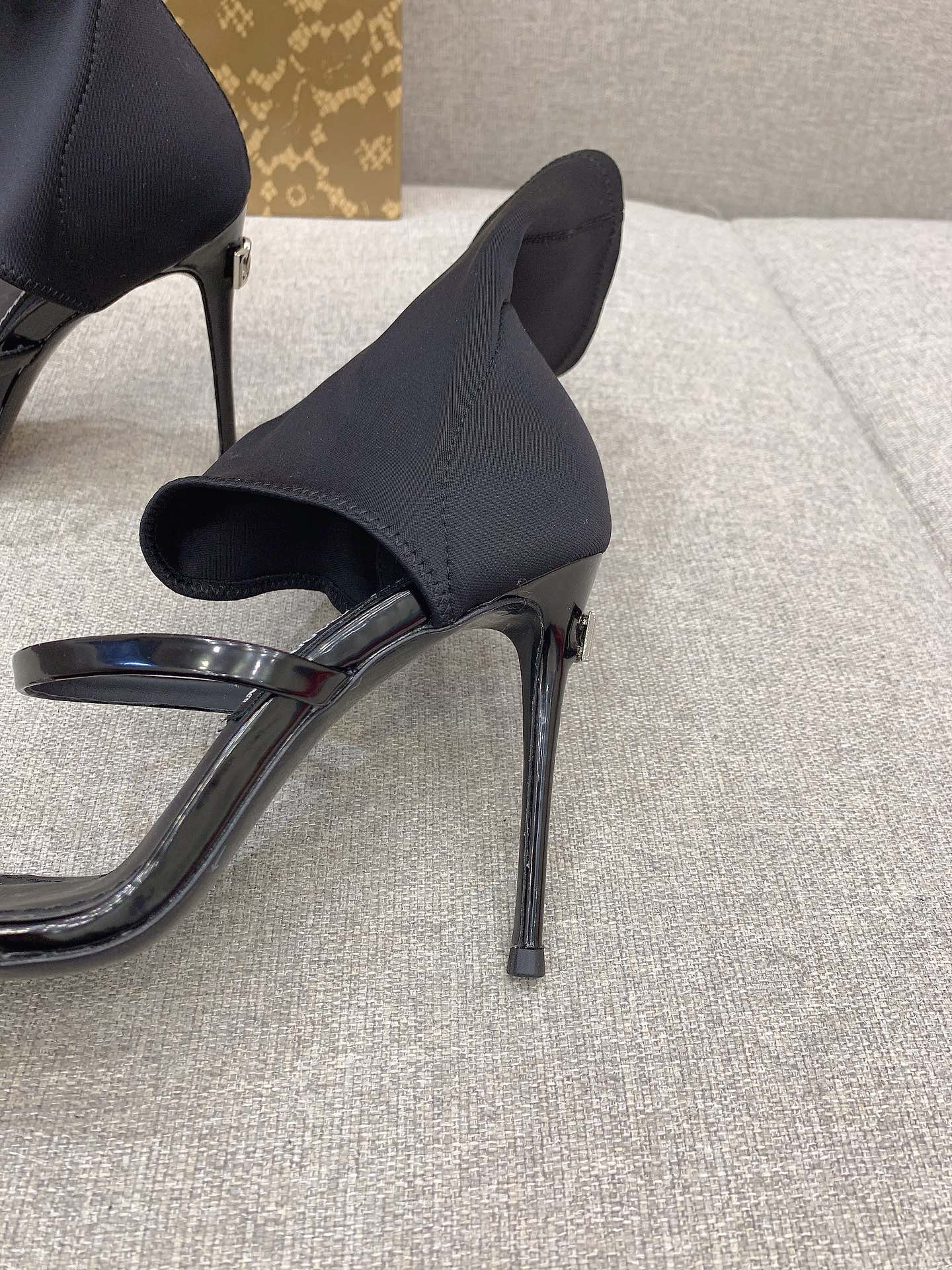 New Dolce Gabban Sock Boots with Unique Design and Emerald Details - 图片 7