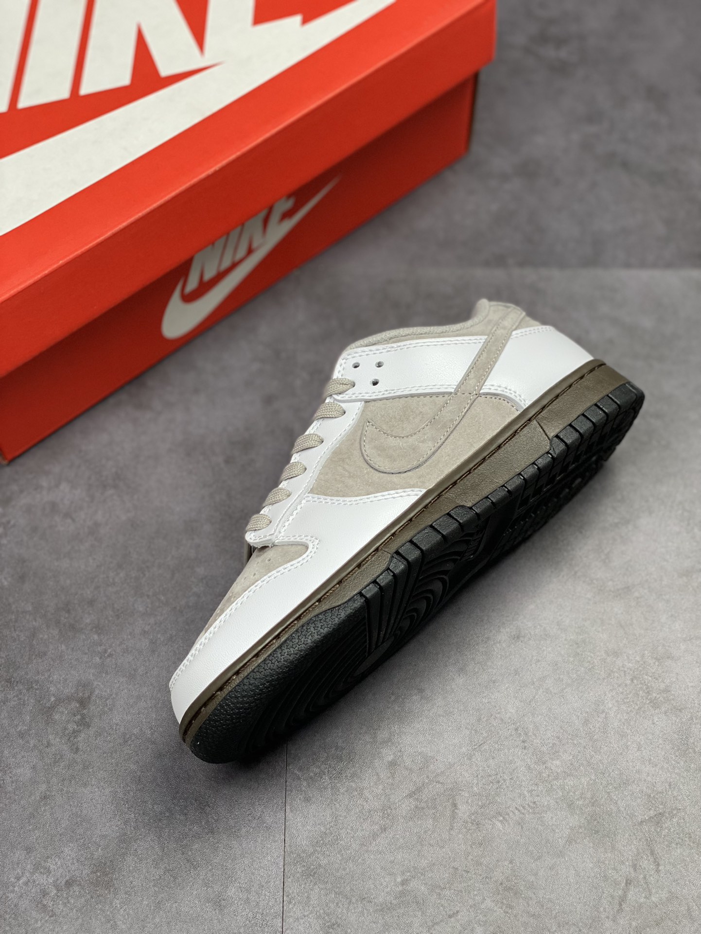 220 Nike SB Dunk Low “Ironstone” 铁矿石 FD9746-001