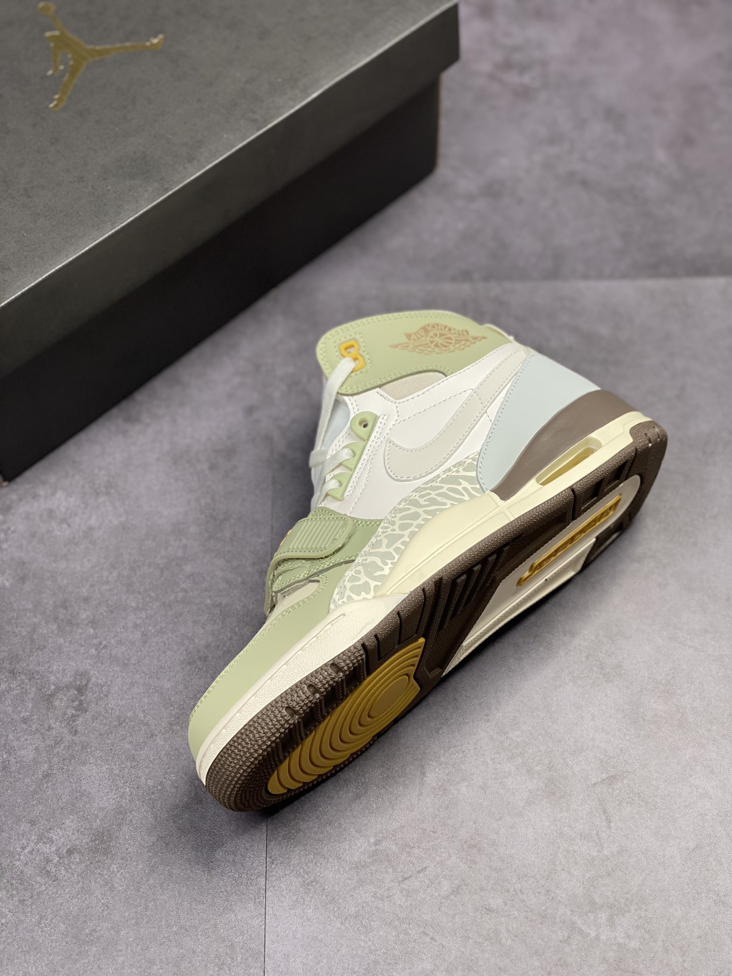 240 Air Jordan Legacy 312 白绿棕 兔年限定款 FD9907-111