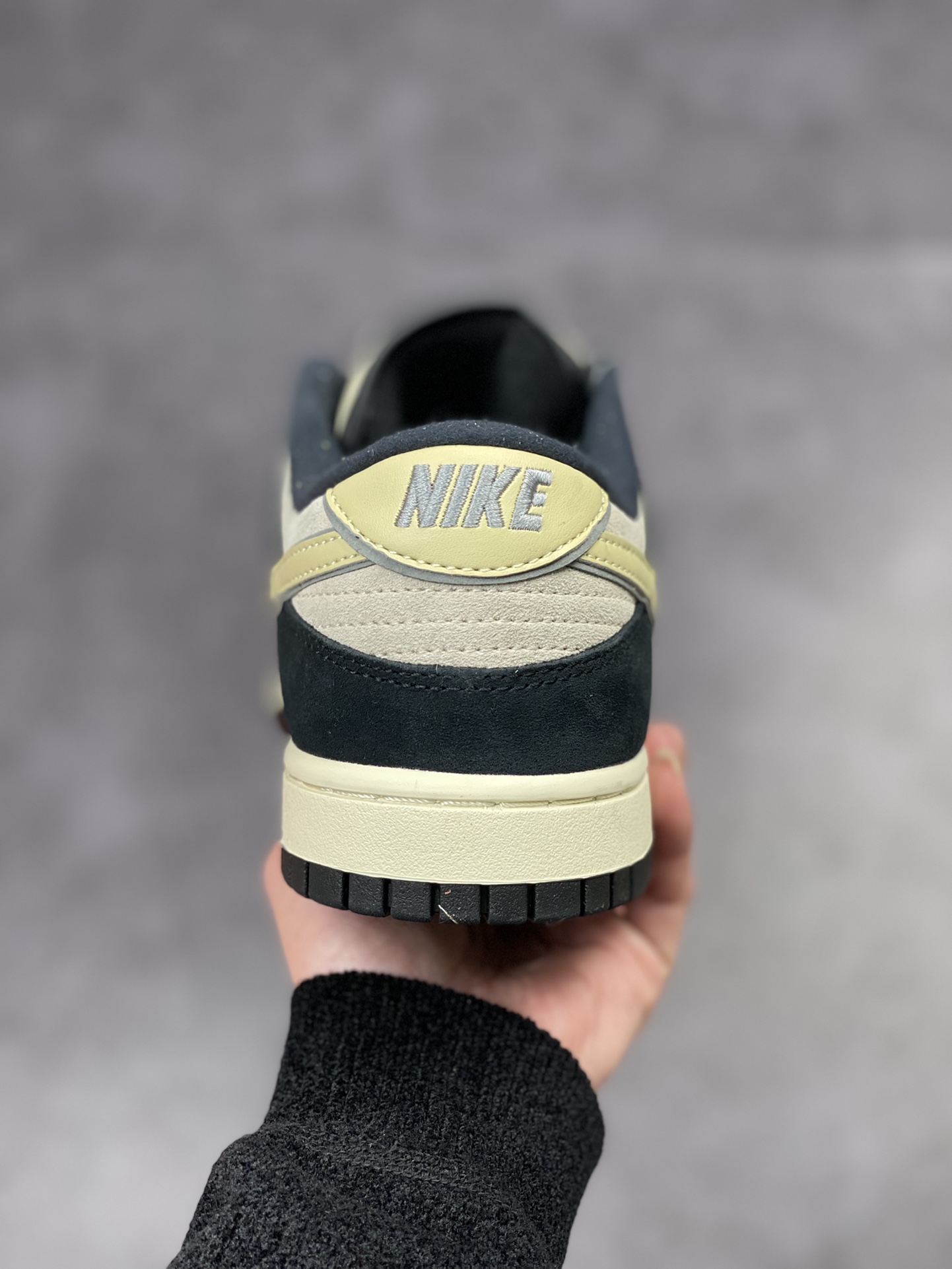 240 NIKE SB Dunk Low 麂皮灰黑 DV3054-001