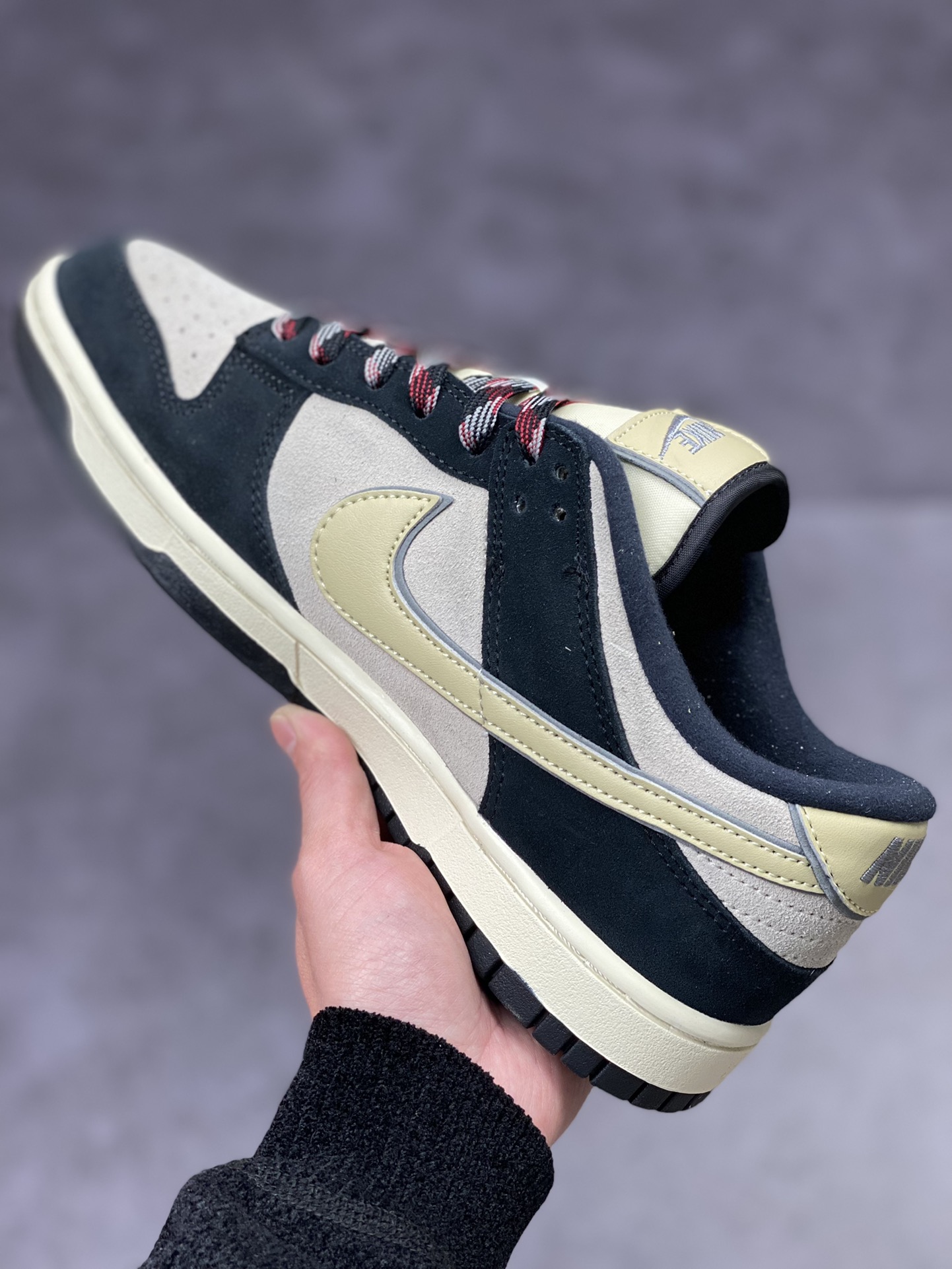 240 NIKE SB Dunk Low 麂皮灰黑 DV3054-001
