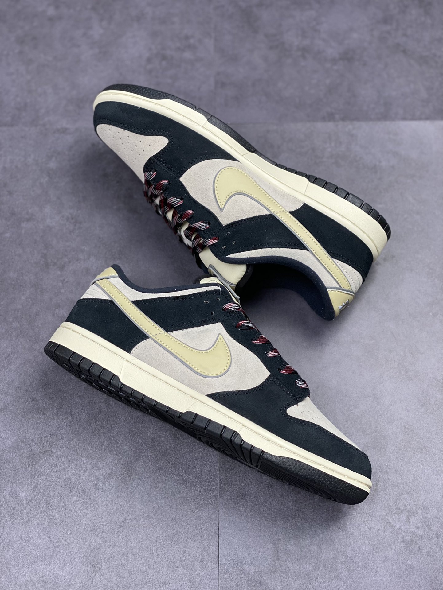 240 NIKE SB Dunk Low 麂皮灰黑 DV3054-001