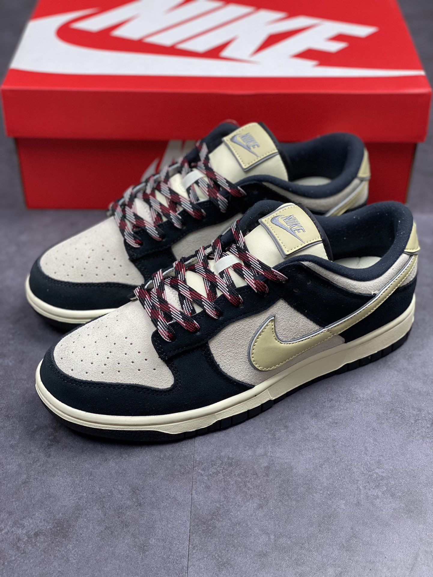 240 NIKE SB Dunk Low 麂皮灰黑 DV3054-001