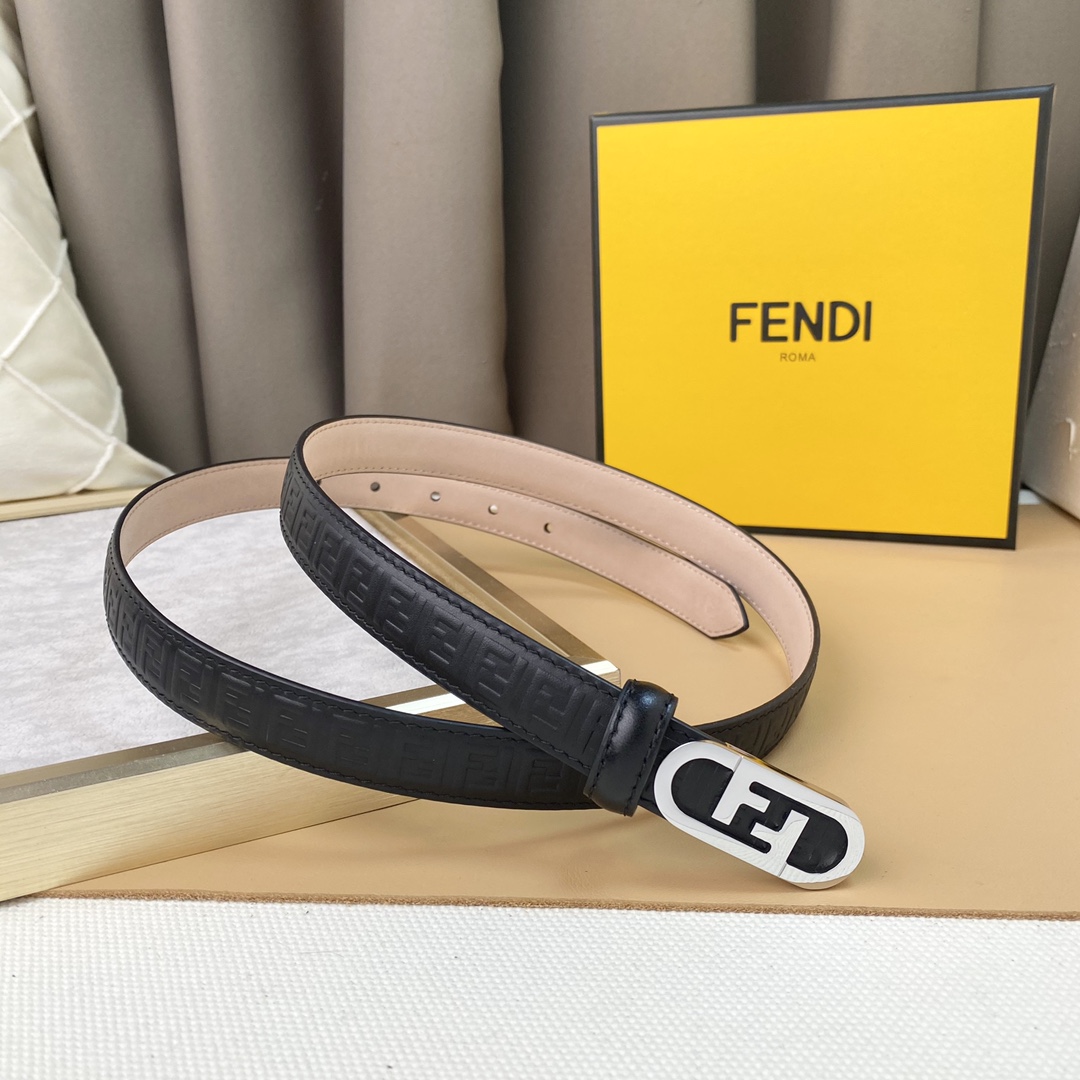 FEND！芬迪带圈环的窄腰带配品牌l