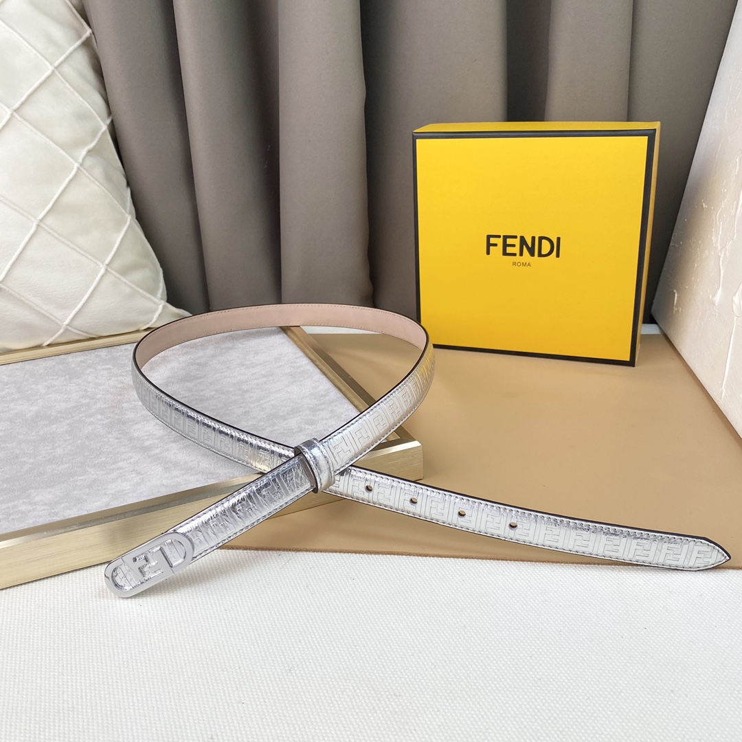 FEND！芬迪带圈环的窄腰带配品牌l