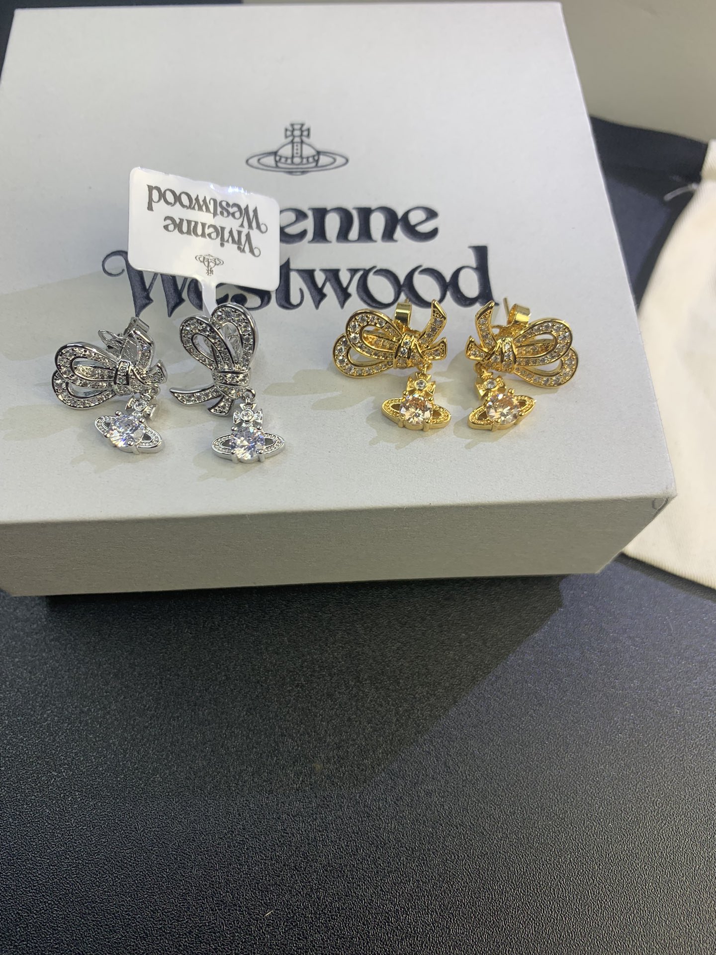 Vivienne Westwood 西太后蝴蝶结耳环二个色