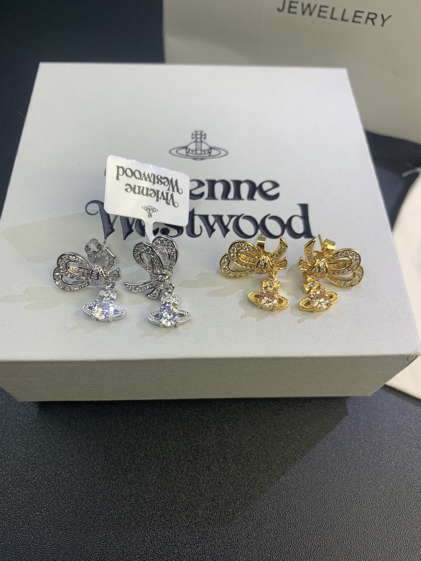 Vivienne Westwood 西太后蝴蝶结耳环二个色