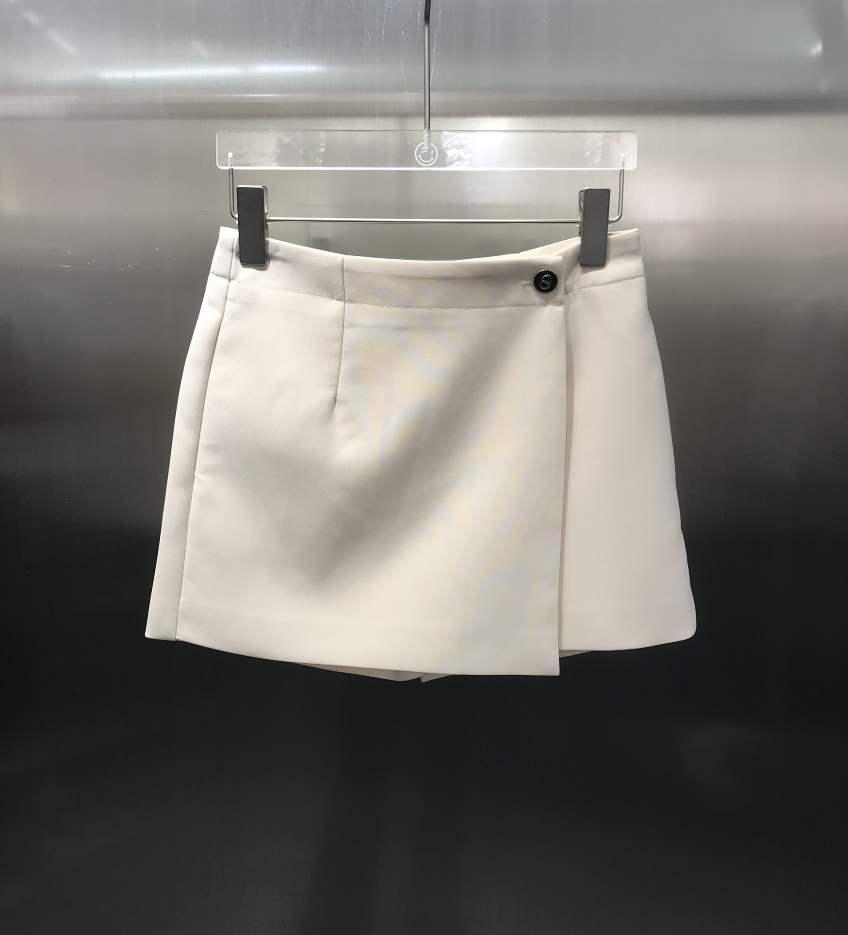 NO:696885,Dio*/Dior's new spring and summer shorts and skirts are fashionable must-have items. They are full of artistic flavor and are full of texture to support the occasion. They come with high-end molded custom hardware and the details are in place. High version SML,, dior, dior, skirts, shorts,19860909Dio*/迪奥 春夏新款 短裤裙 时髦精必备单品 充满艺术气息 质感十足撑起场合的精品好货 自带高级感开模定制五金 细节做工到位 高版本 SML,,dior,dior,skirts,shorts,,Women's clothing