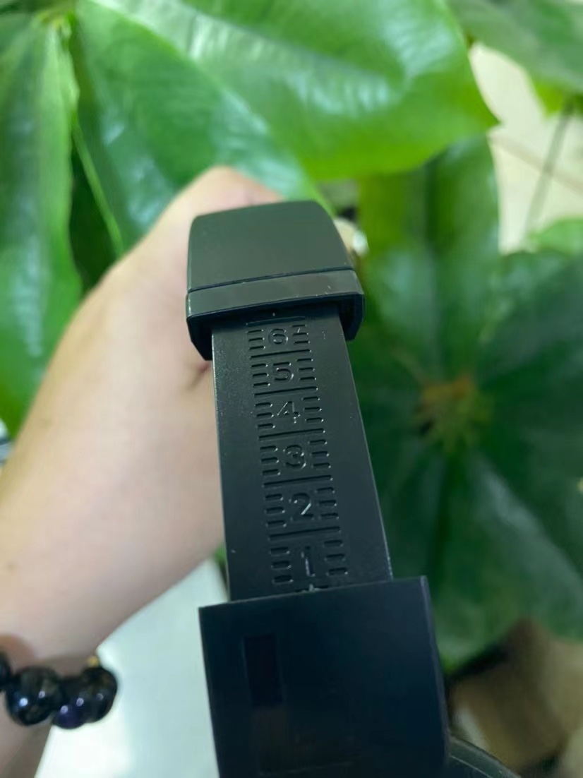 实拍 jbl t450bt无线蓝牙折叠头戴重低音游戏音乐耳机手机电脑都可以用 品质保证，特制音效，pure bass技术，无论中低高音音色温暖扎实，内置通话和音乐控件，8小时超长续航，无线蓝牙 可折叠，携带方便。优质耳罩贴合舒适，降噪功能超级强。