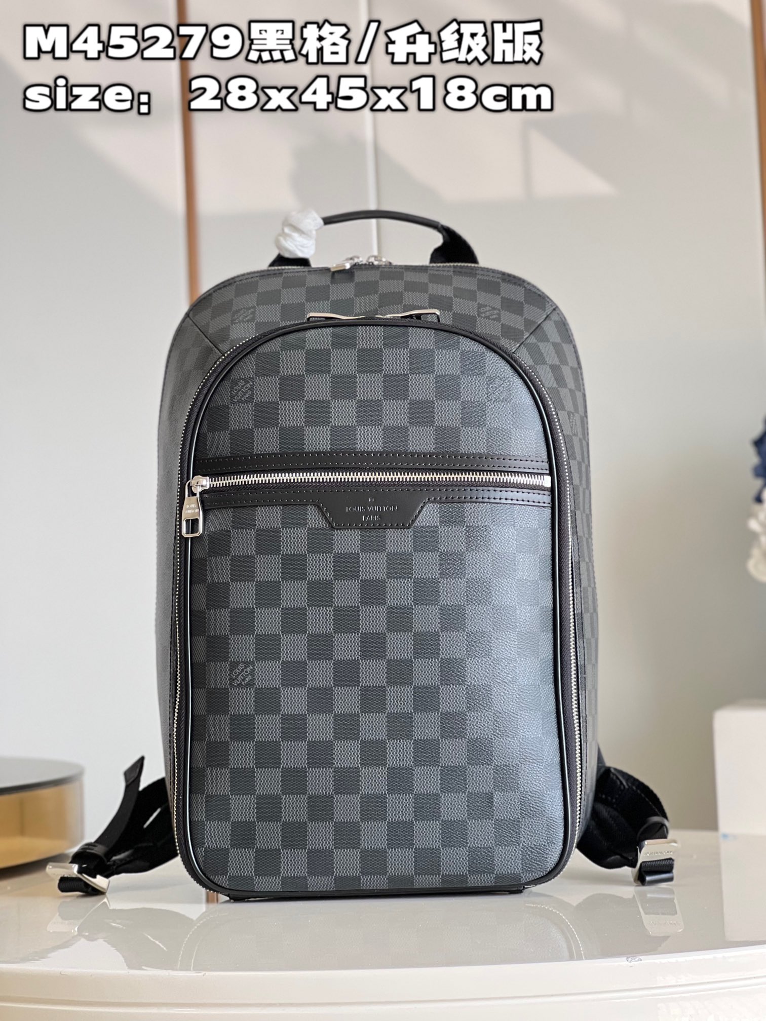 NO:399817,【Exclusive real photo M45279 Hagrid】 This Michael backpack is made of Damier Graphite canvas, with a light texture, which is both fashionable and comfortable. It can accommodate laptops, books and other essentials, and is suitable for both work and leisure. Detailed features 28 x 45 x 18 cm (length x height x width) M.800 【warm reminder This model is too big and does not match the packaging】, LV [original leather], louis vuitton19860909【独家实拍 M45279黑格】 这款 Michael 双肩包以 Damier Graphite 帆布制成,质感轻盈,既时尚又舒适.可容纳笔记本电脑、书籍和其他必需品,工作休闲两相宜.详细特征28 x 45 x 18厘米(长度 x 高 x 宽) M.800【温馨提示 此款太大不配包装】,LV【原厂皮】,louis vuitton,Bag