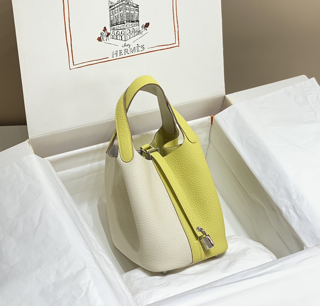 Hermès 专柜款经典手袋 3
