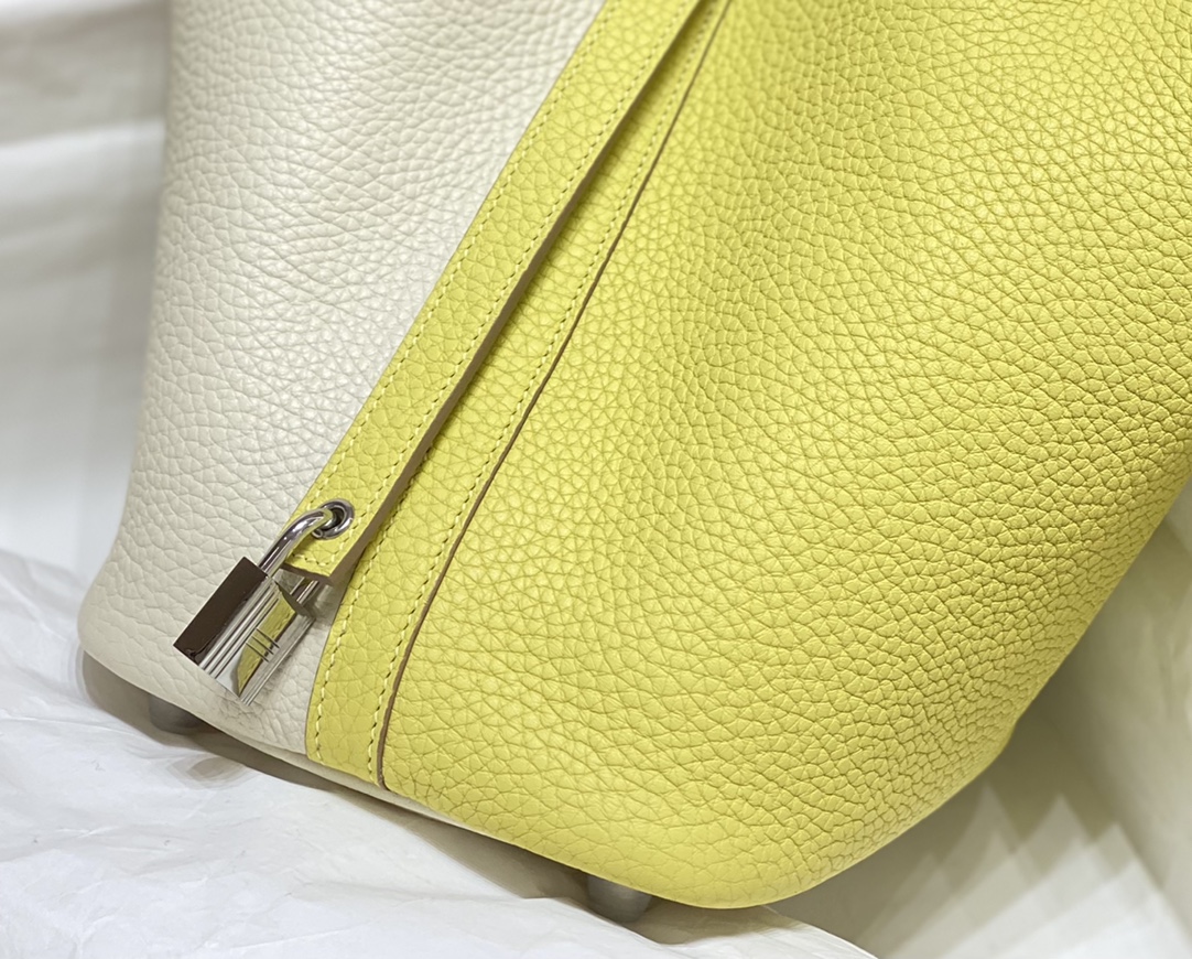 Hermès 专柜款经典手袋 6