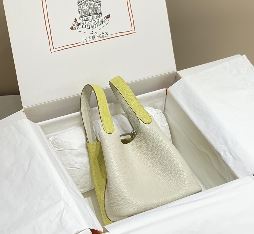 Hermès 专柜款经典手袋 4