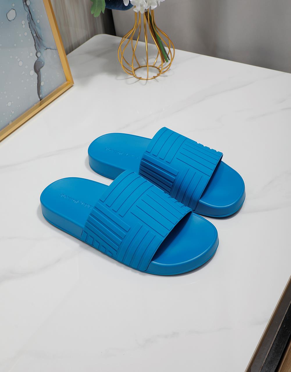 NO:254739,BV new top version, Tpu face, Tpu outsole, vacuum, code number 35 to 46, slippers, bottega veneta, slippers19860909BV新款顶级版本,面Tpu,大底Tpu加真空,码码数35一46,,拖鞋,bottega veneta,slippers,Women's Shoes