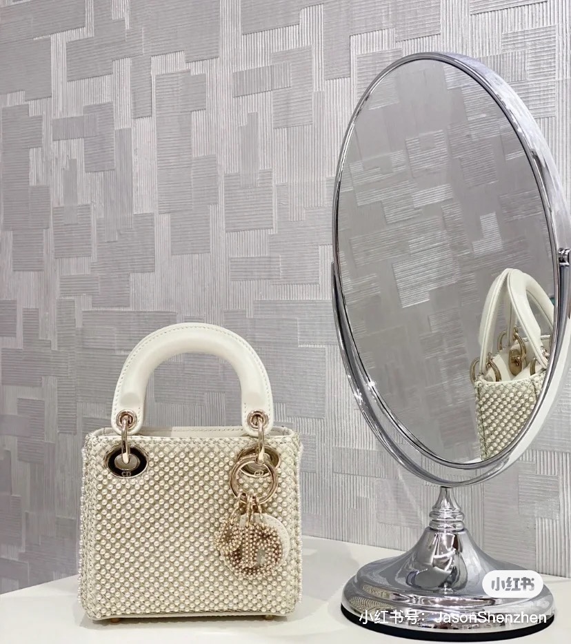 Dior Product _dv6qfJjiinHCBDTC47noxYNhM5FDWo8WkVcSUaA