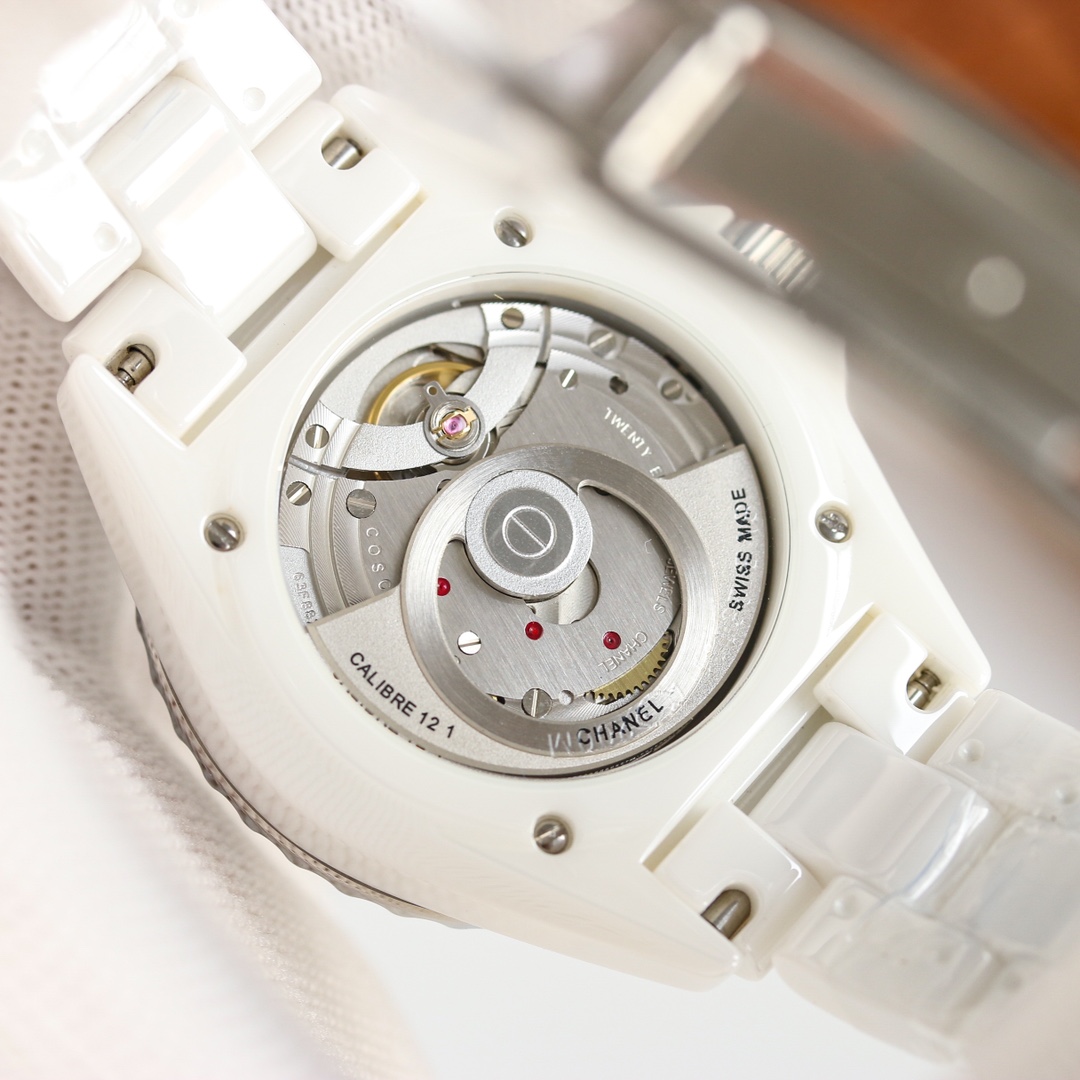 Chanel J12 Watch Update: Enhanced Design Features for 20th Anniversary - 图片 9