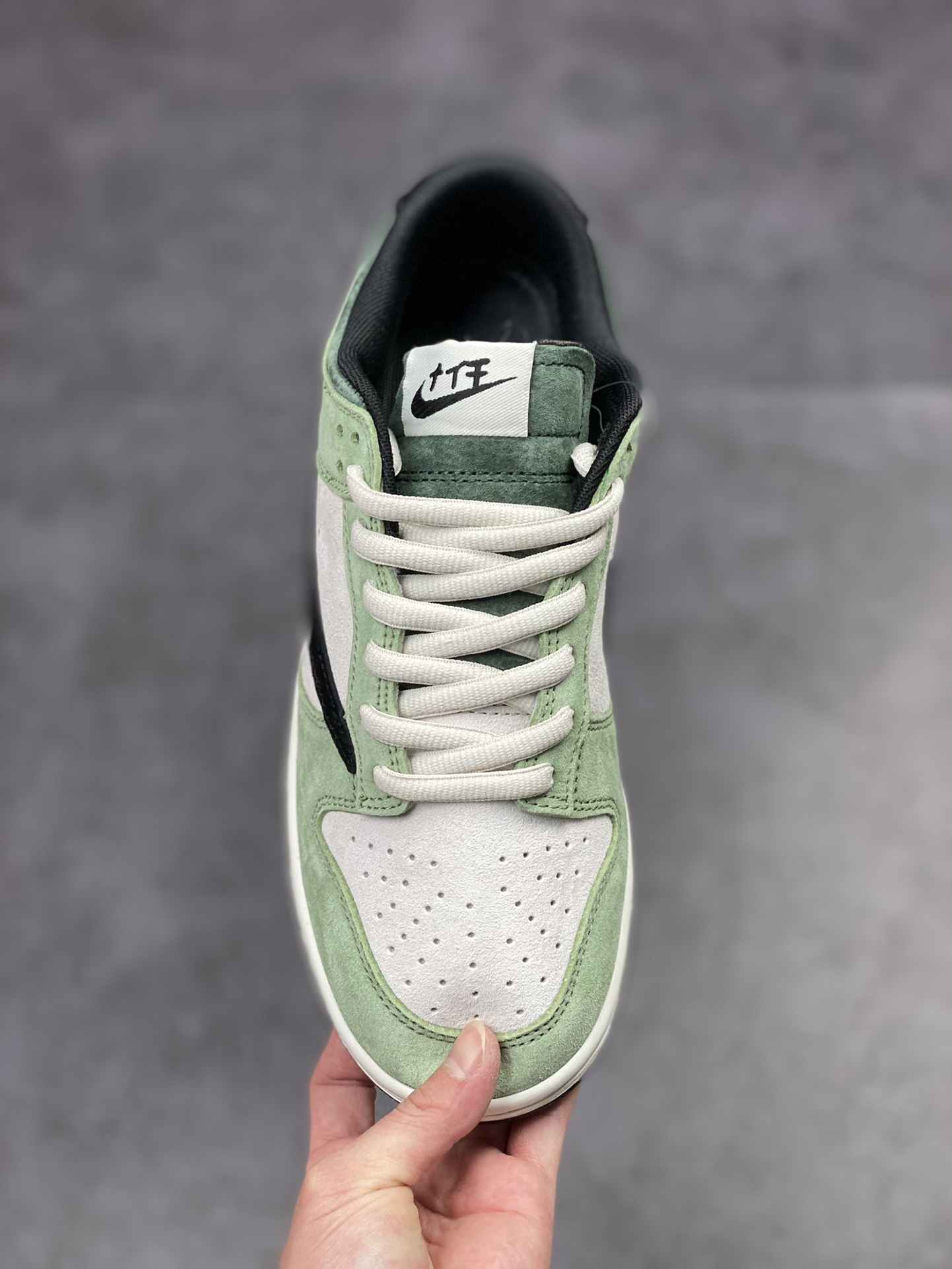 350 Nike SB Dunk Low 草绿黑倒钩 CU1726-777