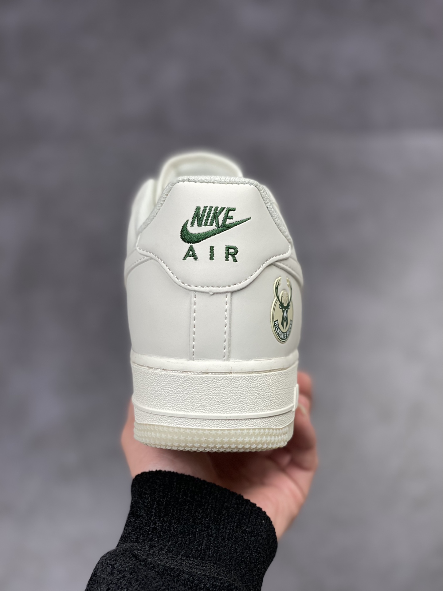 250 Nike Air Force 1 Low 07 密尔沃基雄鹿队 MU0222-034